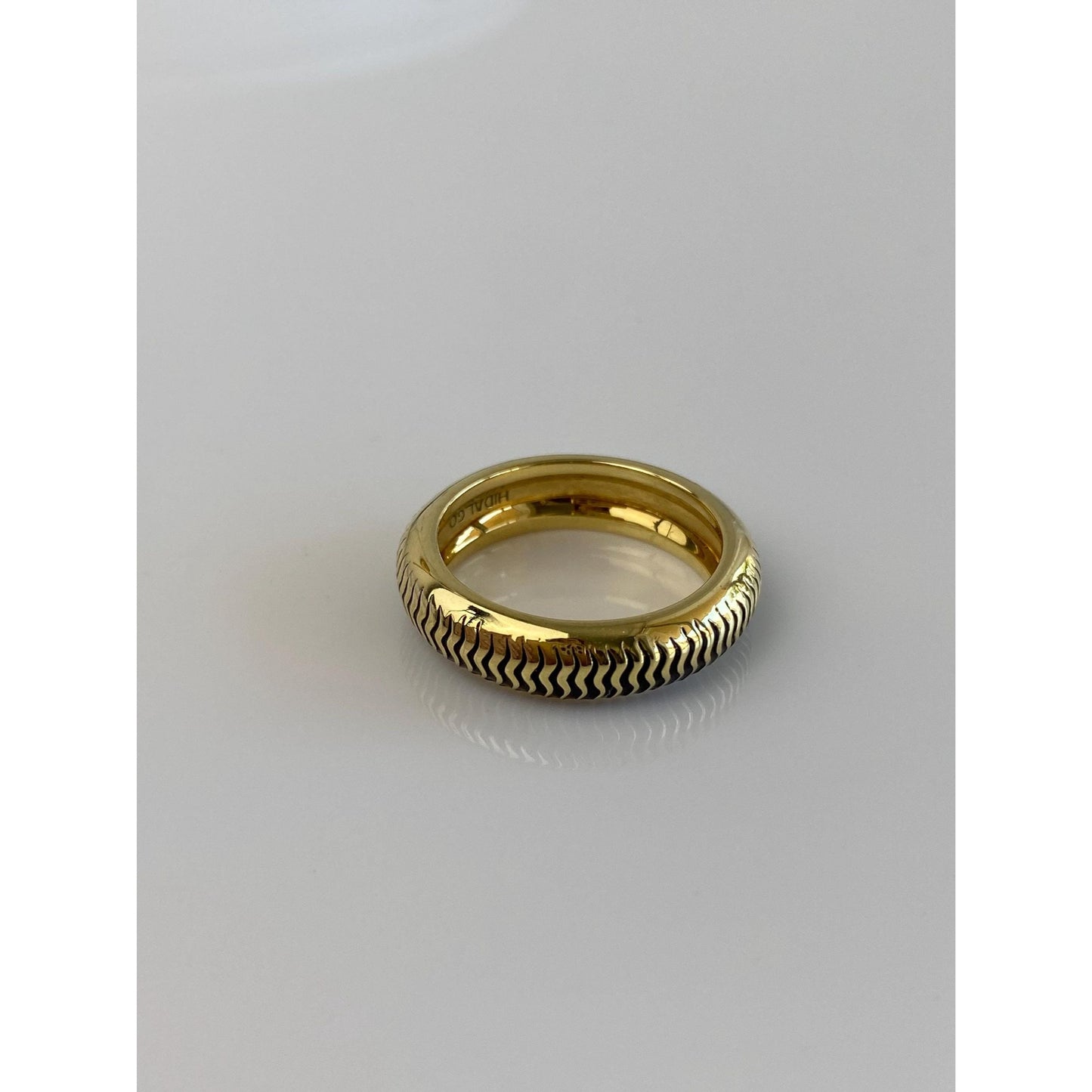 Vintage Solid 18k Yellow Gold Black Enamel Design Ring Band - Size 6.5