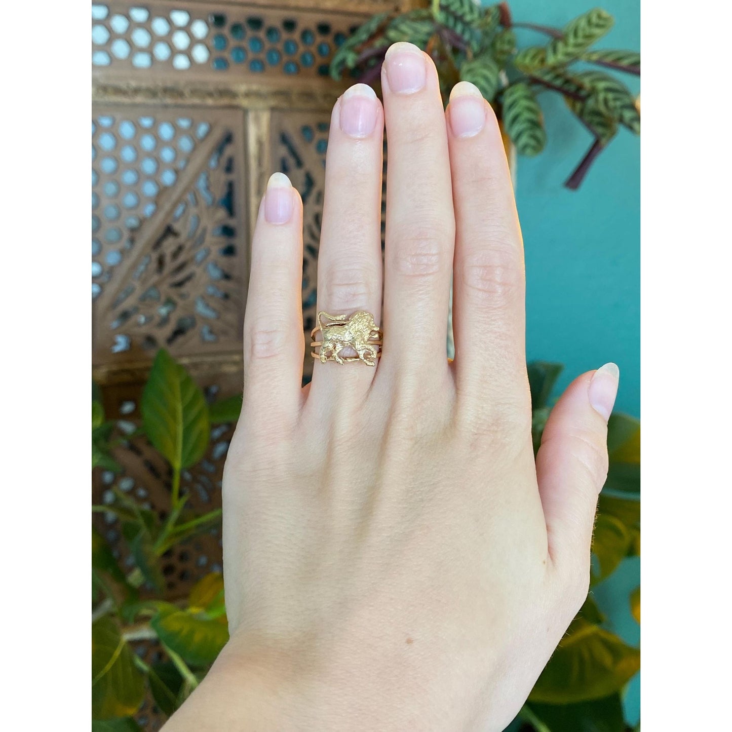 Vintage Solid 14k Yellow Gold Lion Ring Band - Size 5.5