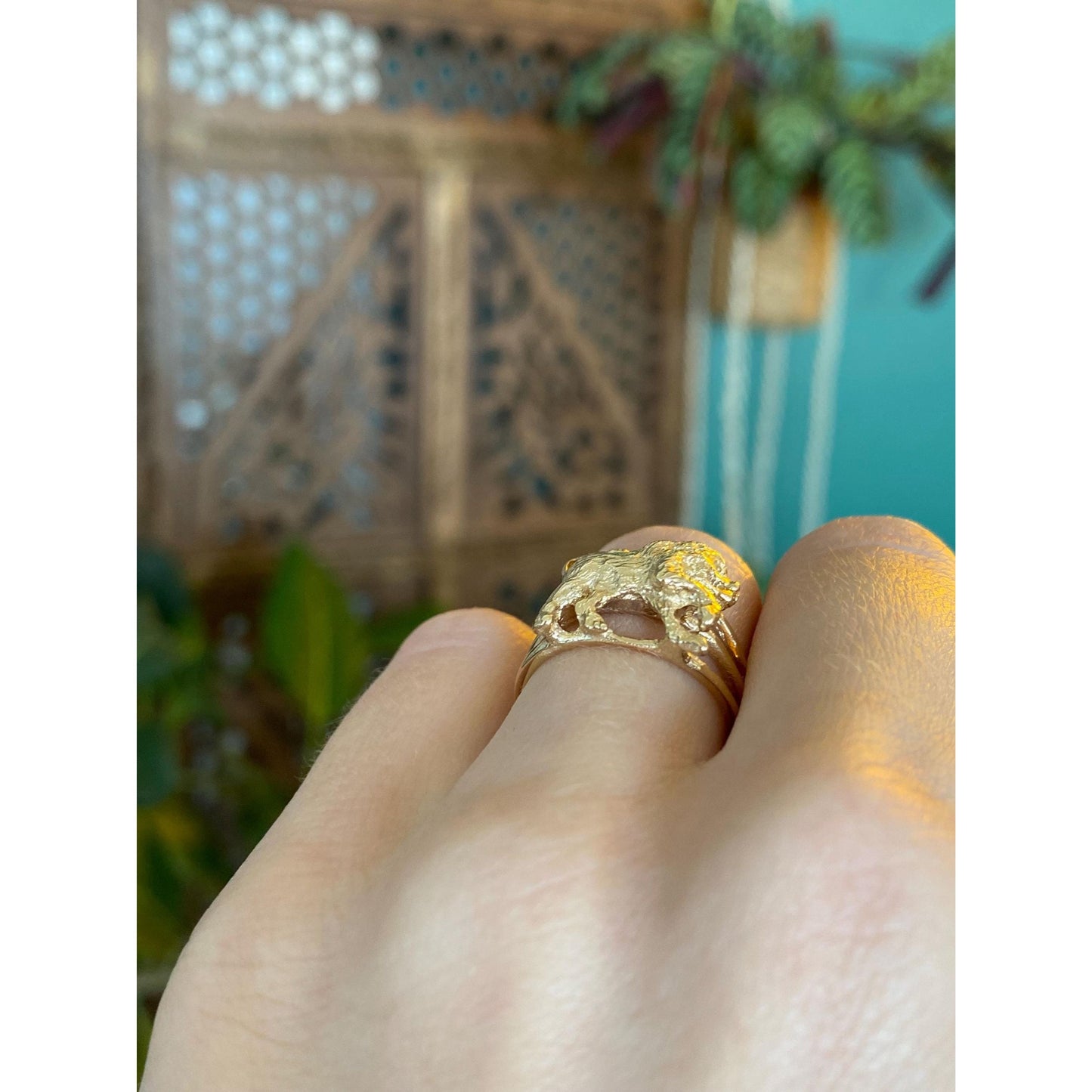 Vintage Solid 14k Yellow Gold Lion Ring Band - Size 5.5