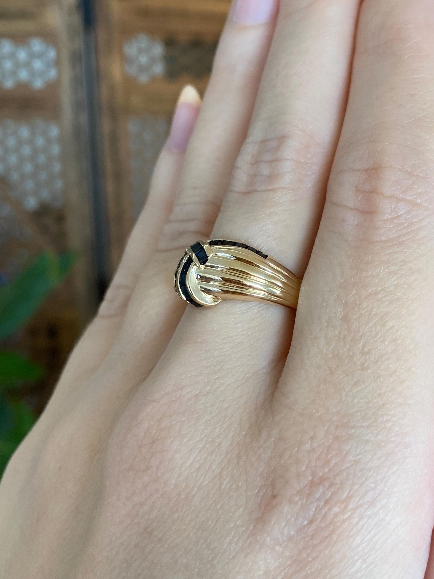 Solid 14k Yellow Gold Blue Sapphire Lined Ring - Size 7.75
