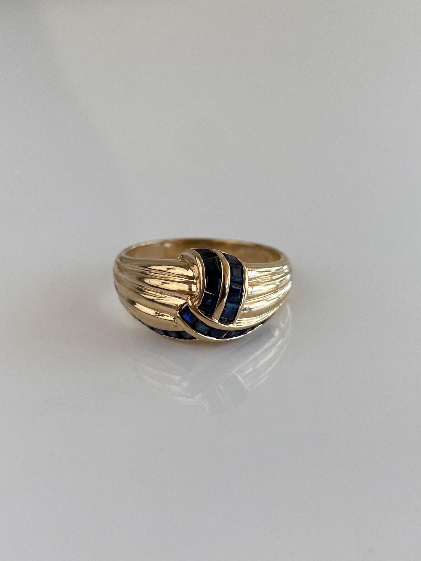 Solid 14k Yellow Gold Blue Sapphire Lined Ring - Size 7.75