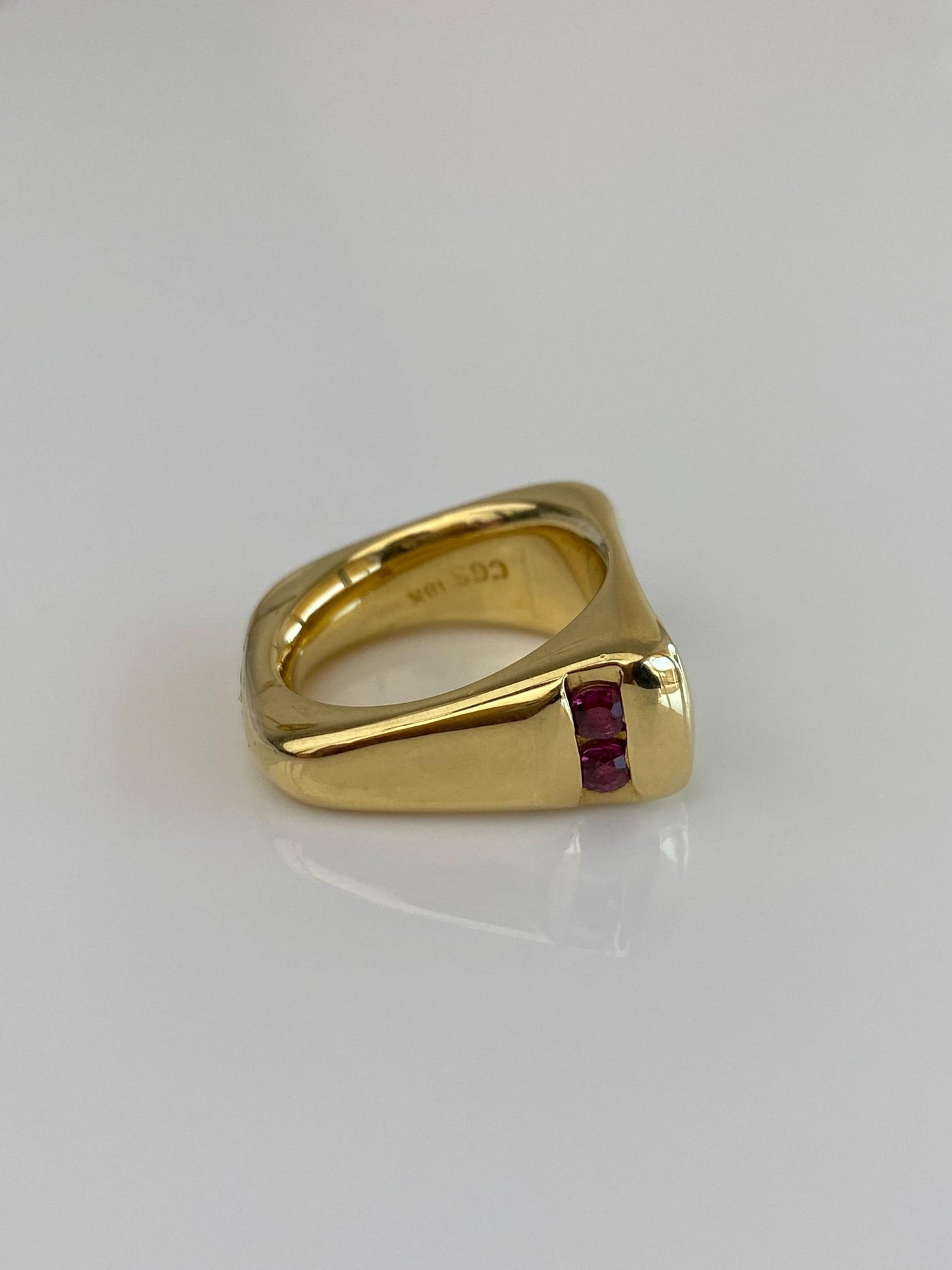 Vintage Solid 18k Yellow Gold Ruby Square Ring Band - Size 5