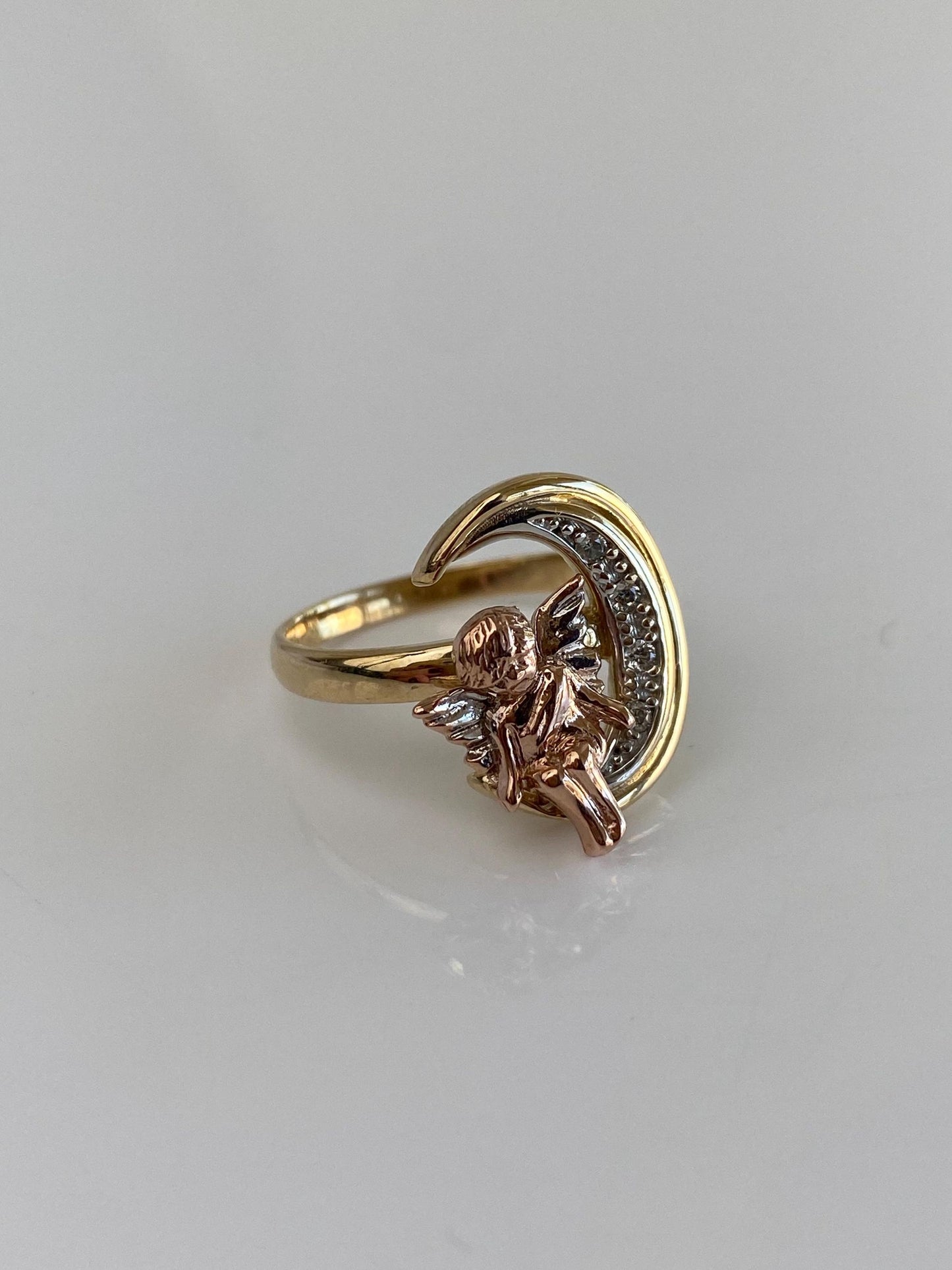 Vintage Solid 14k Tri Tone Gold Clear Cubic Zirconia Angel Crescent Moon Ring - Size 7