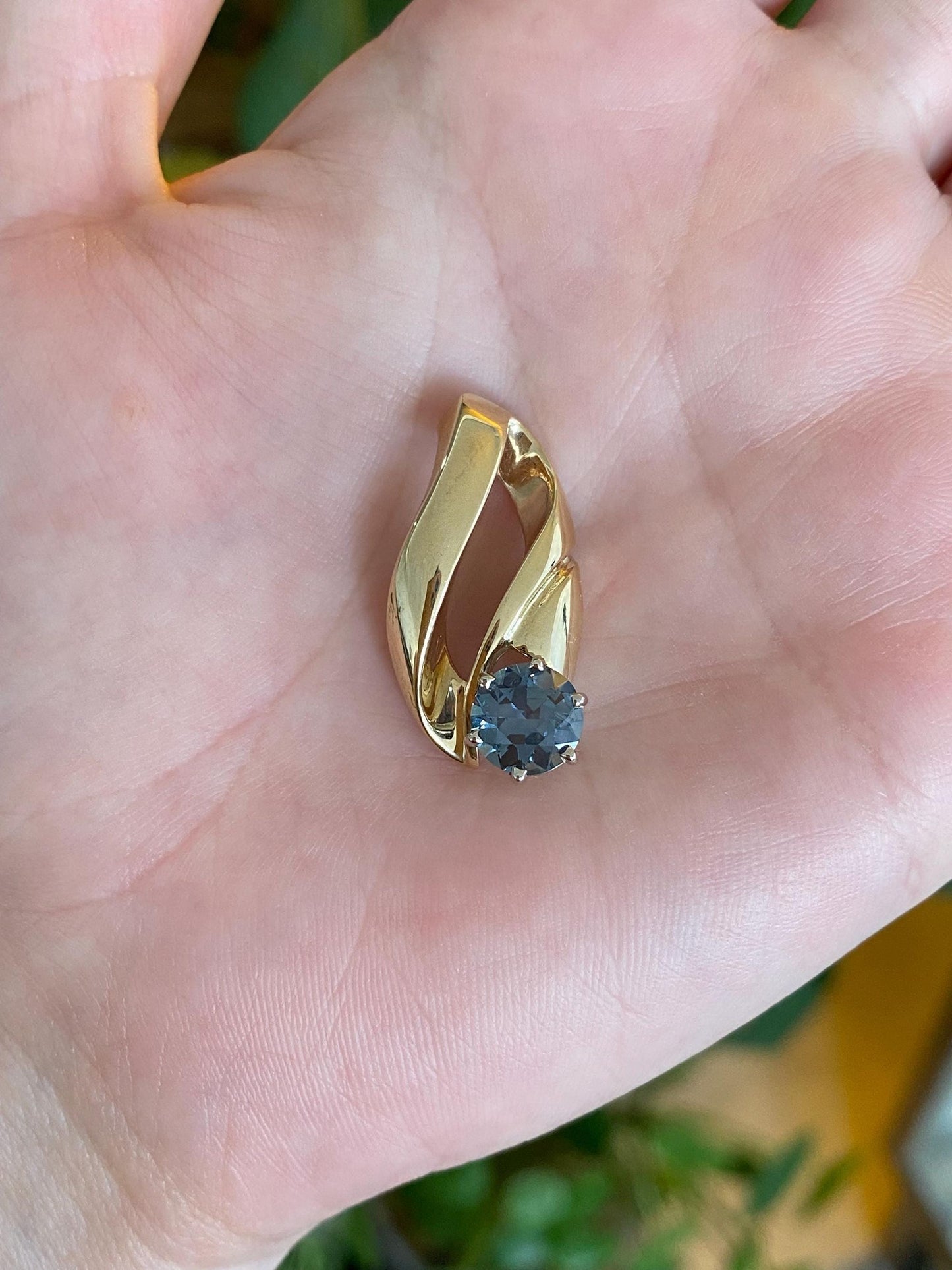 Vintage Solid 14k Yellow Gold Purple Sapphire Charm
