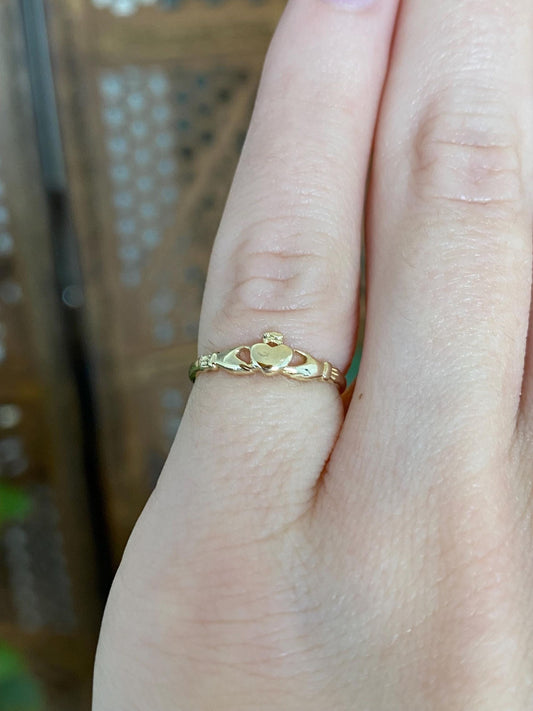 Vintage Solid 14k Yellow Gold Claddaugh Baby Ring - Size 2.5