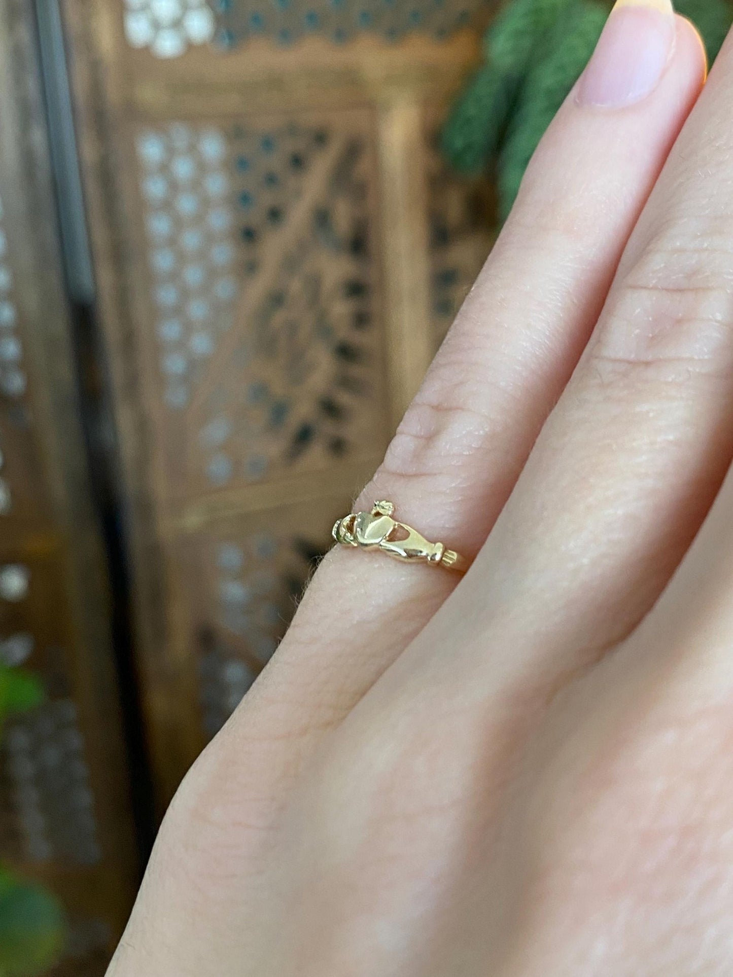 Vintage Solid 14k Yellow Gold Claddaugh Baby Ring - Size 2.5