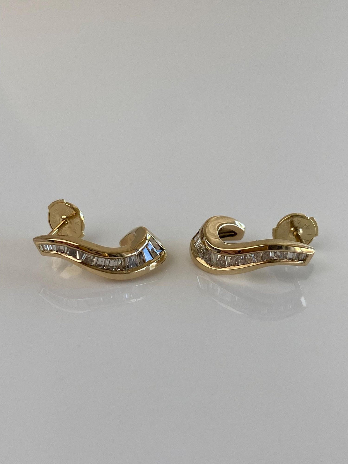 Vintage Solid 14k Yellow Gold Baguette Diamond Drop Earrings