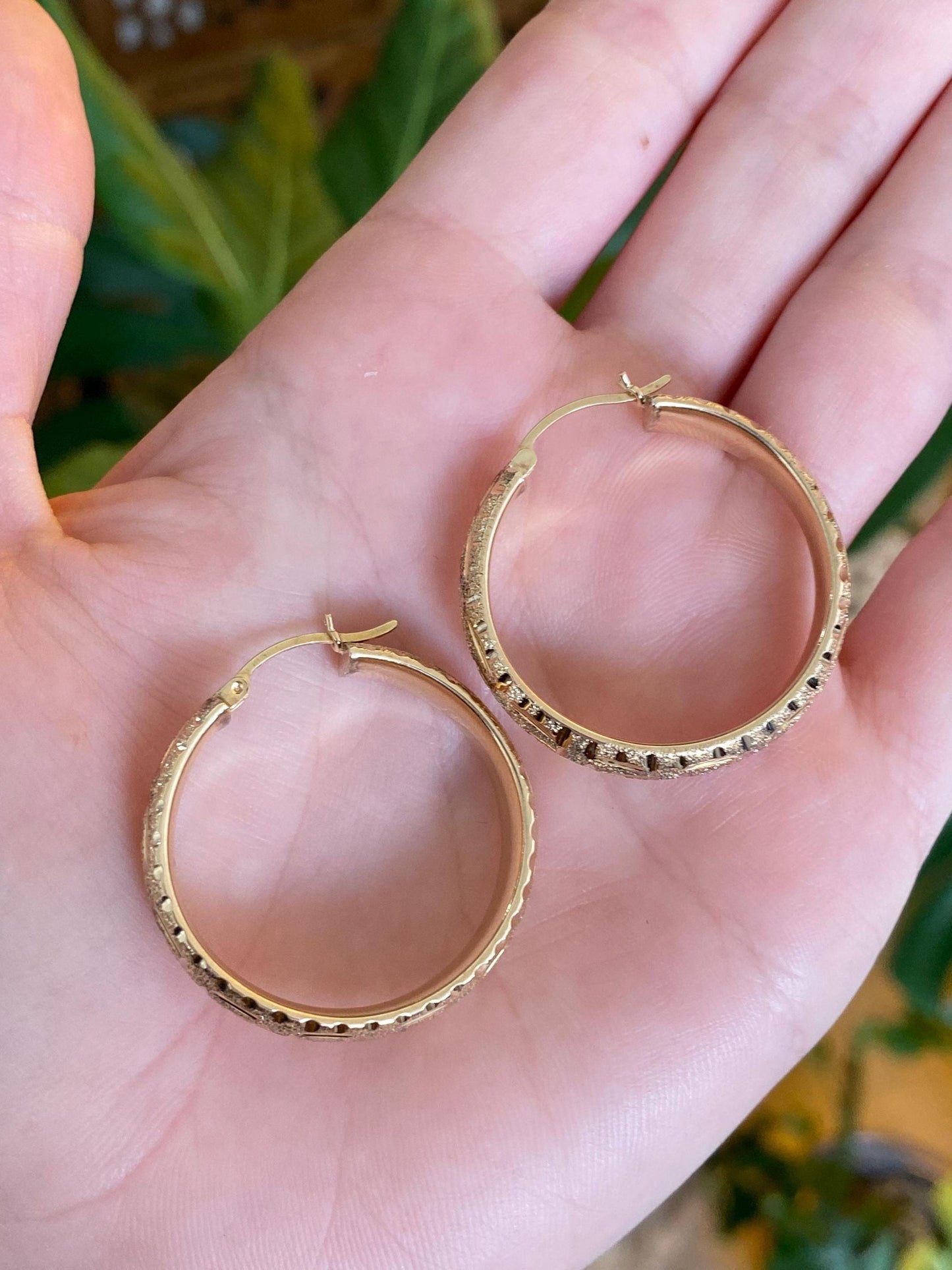Vintage 14k Yellow Gold Diamond Cut Greek Key Design Hoop Earrings