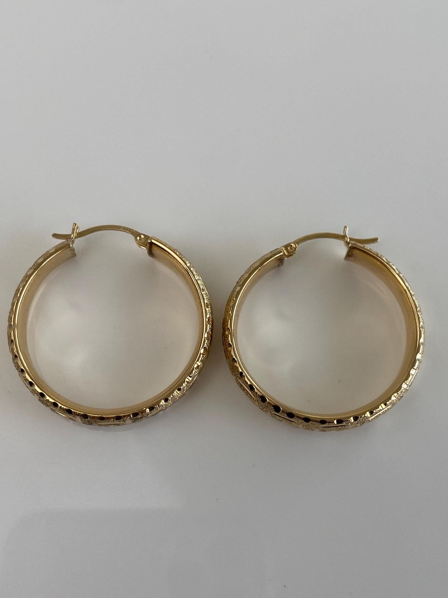 Vintage 14k Yellow Gold Diamond Cut Greek Key Design Hoop Earrings