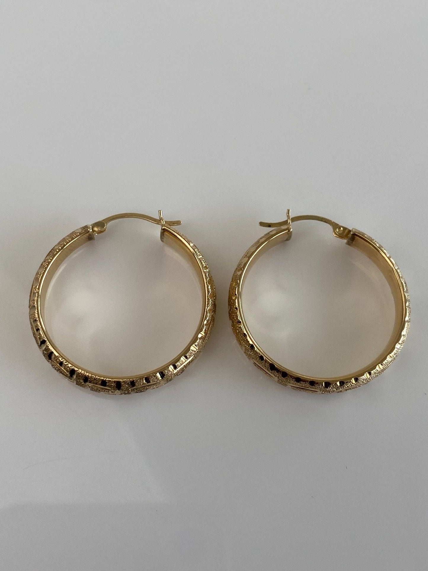 Vintage 14k Yellow Gold Diamond Cut Greek Key Design Hoop Earrings