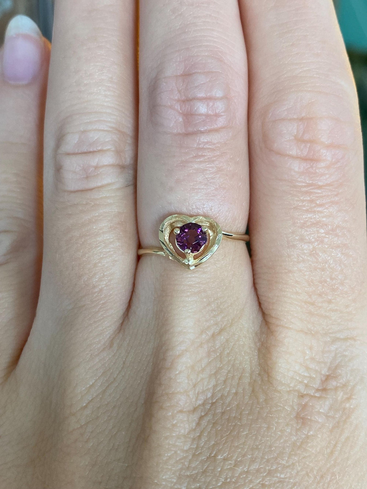 Vintage Solid 10k Yellow Gold Purple Cubic Zirconia Heart Ring - Size 6.5
