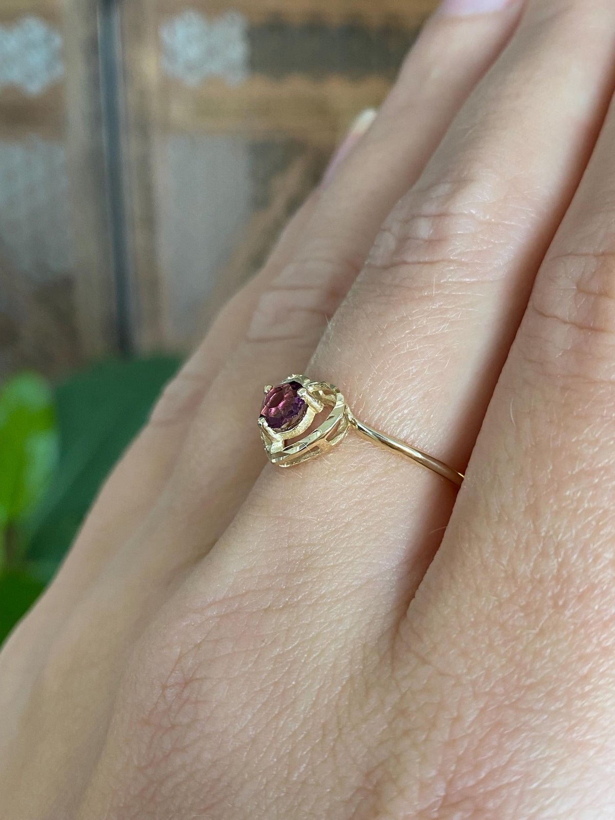 Vintage Solid 10k Yellow Gold Purple Cubic Zirconia Heart Ring - Size 6.5