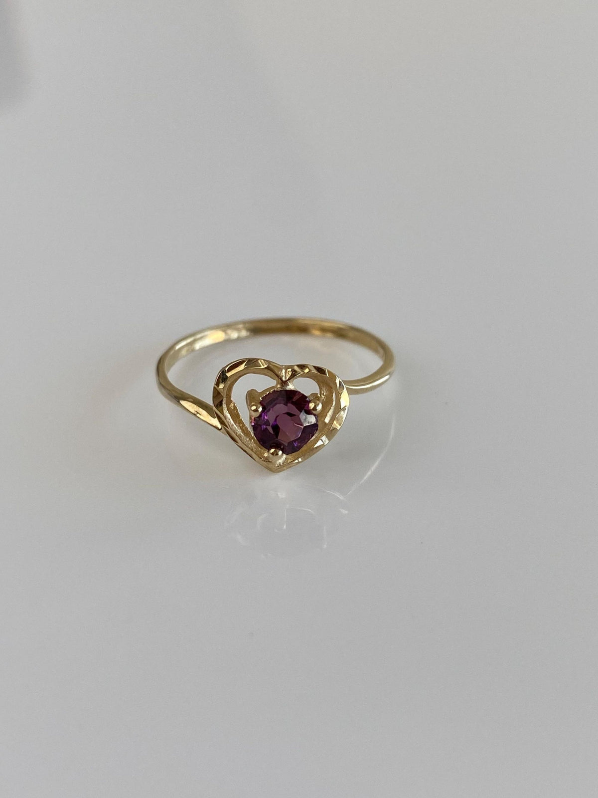 Vintage Solid 10k Yellow Gold Purple Cubic Zirconia Heart Ring - Size 6.5