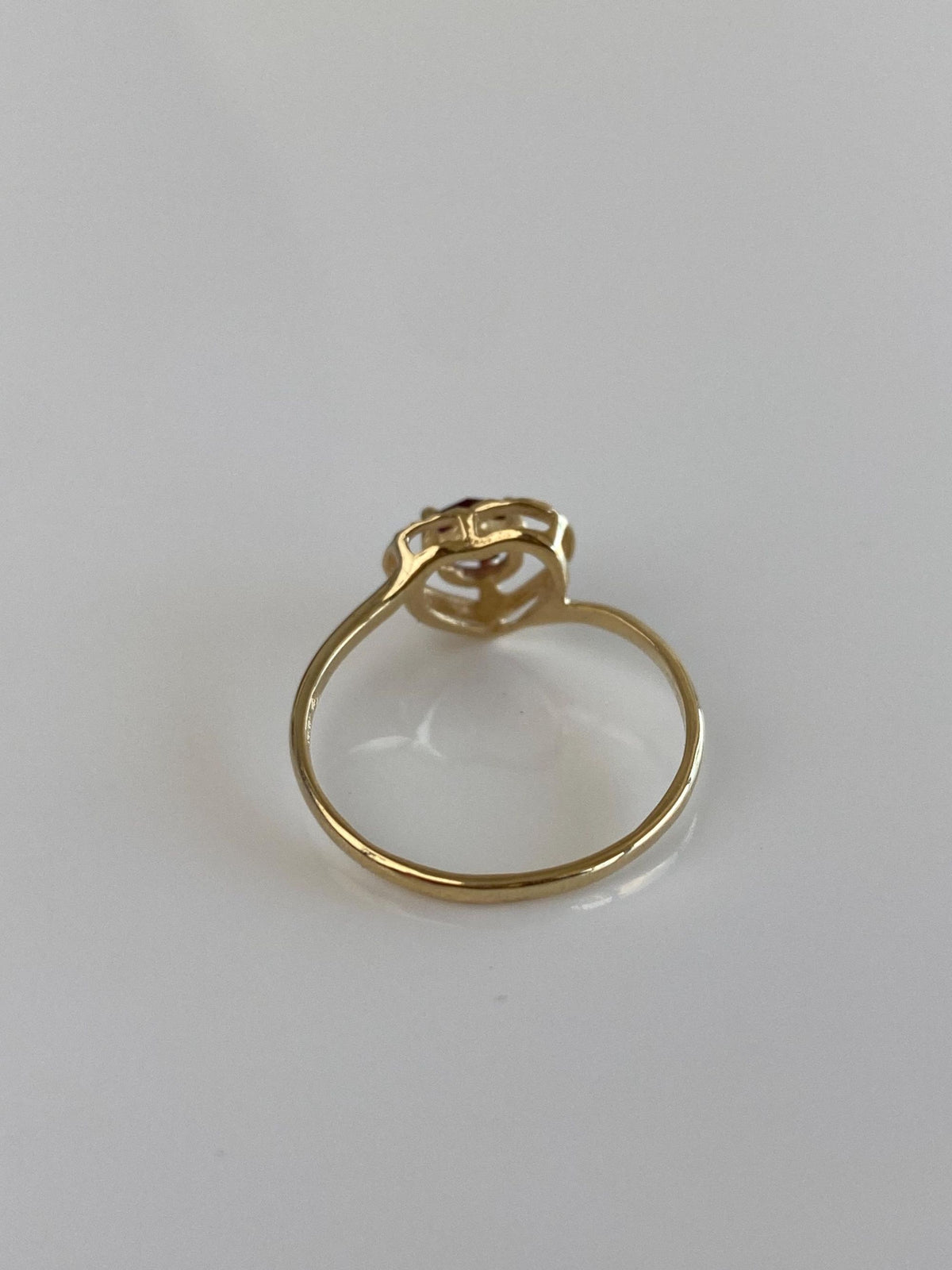 Vintage Solid 10k Yellow Gold Purple Cubic Zirconia Heart Ring - Size 6.5