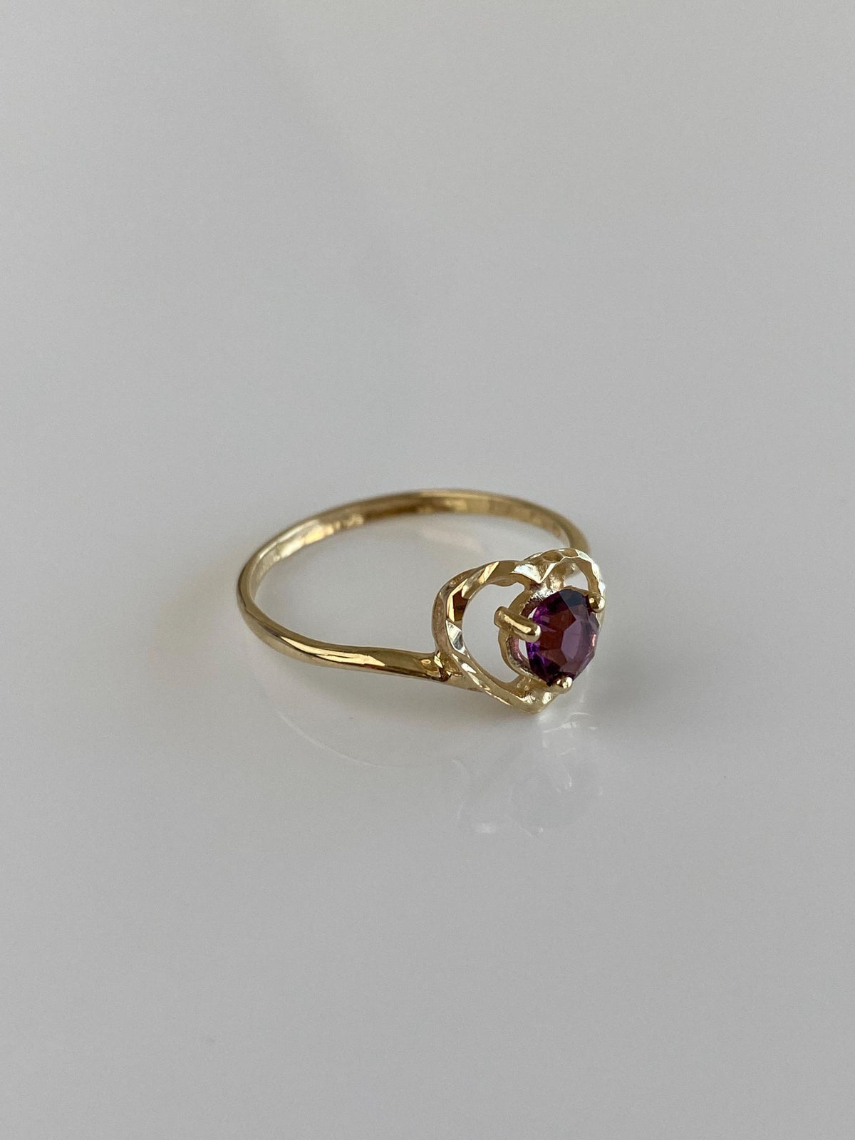 Vintage Solid 10k Yellow Gold Purple Cubic Zirconia Heart Ring - Size 6.5