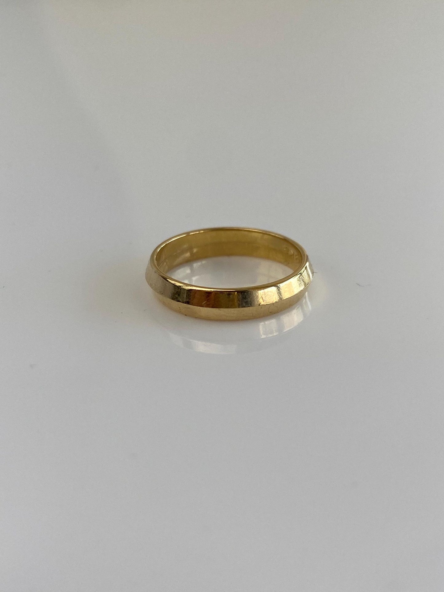 Vintage Solid 18k Yellow Gold 2 Piece Beveled Ring Band - Size 4.75