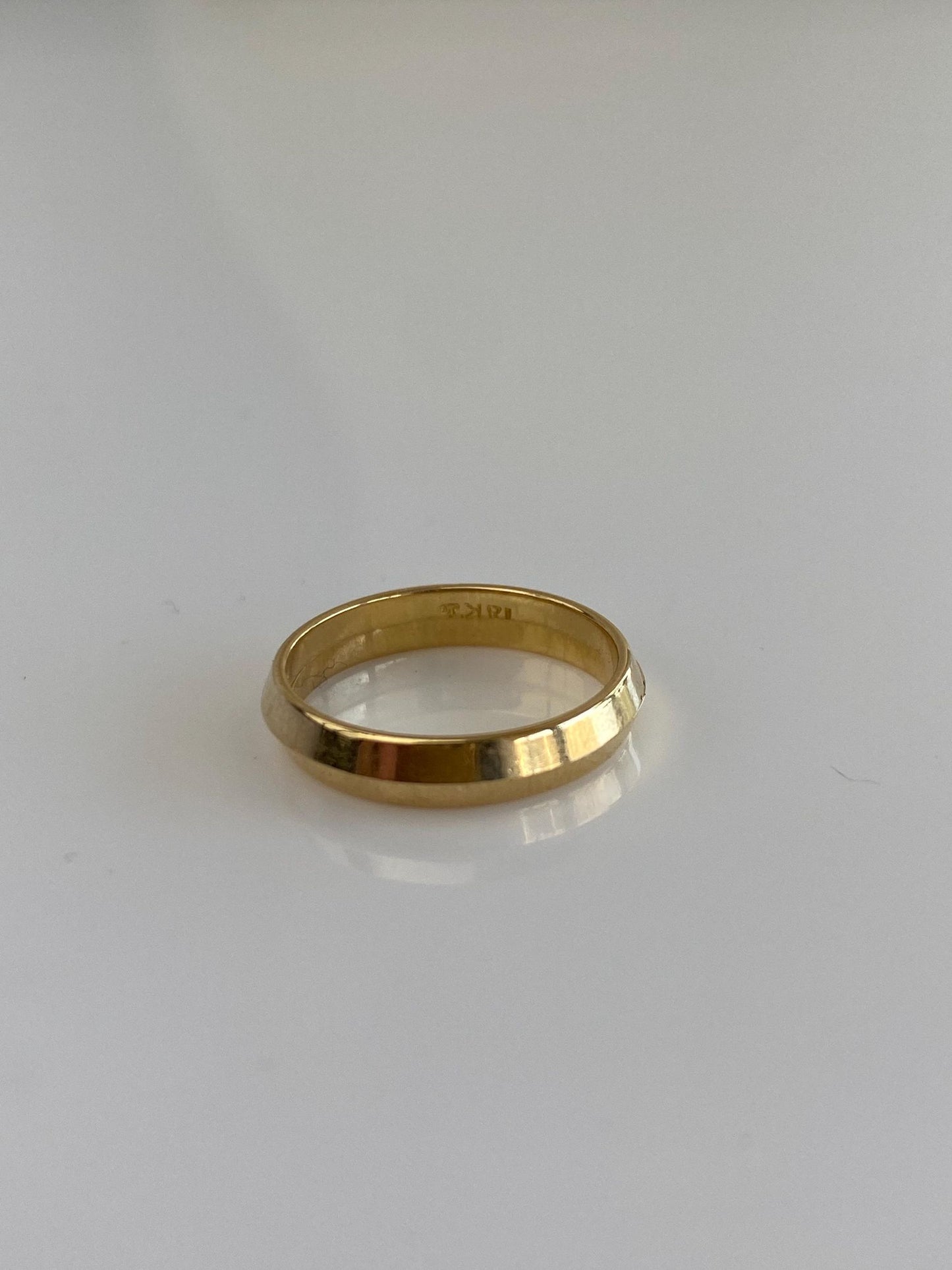 Vintage Solid 18k Yellow Gold 2 Piece Beveled Ring Band - Size 4.75