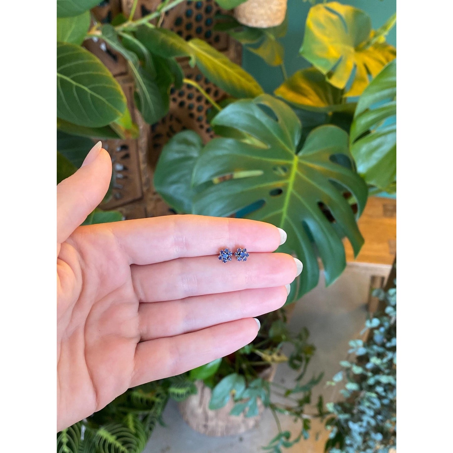 Vintage Solid 14k White Gold Blue Spinel Cluster Stud Earrings