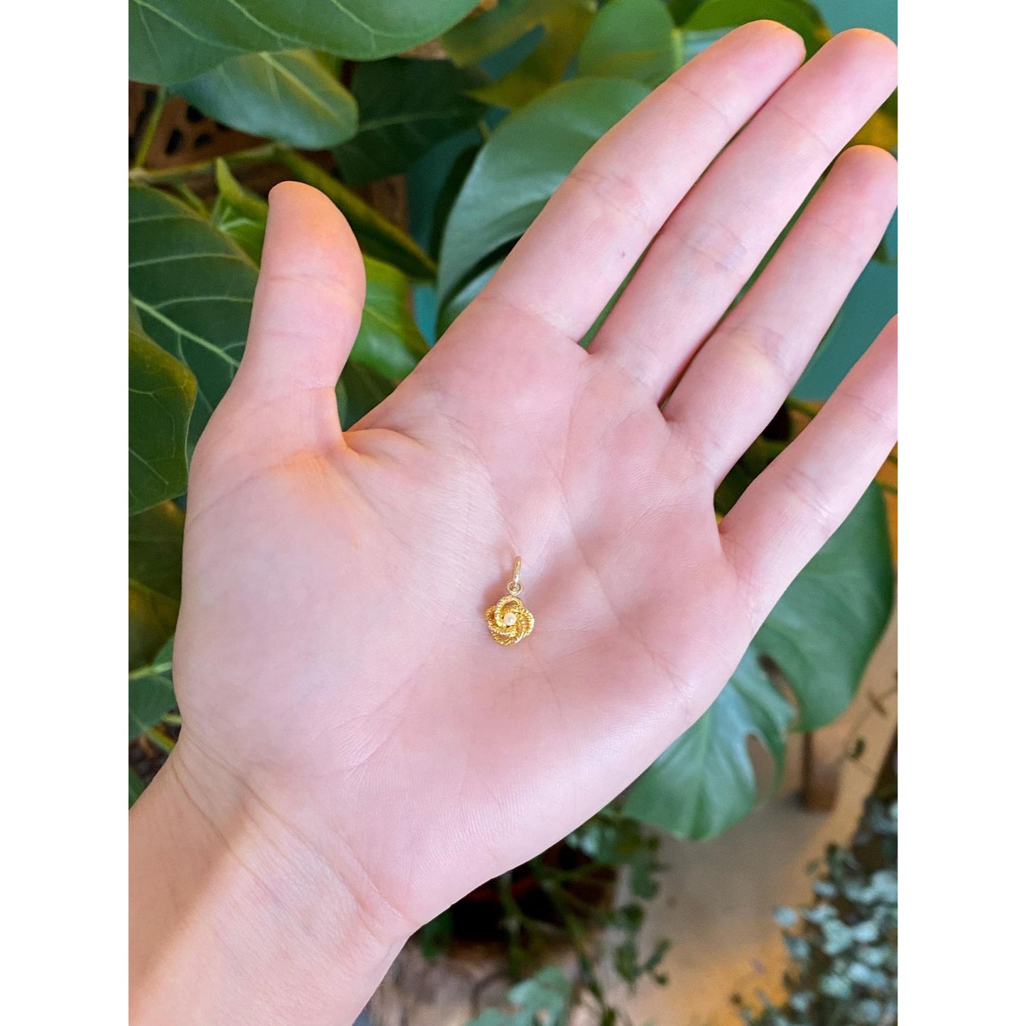 Vintage 18k Yellow Gold Seed Pearl Knot Charm