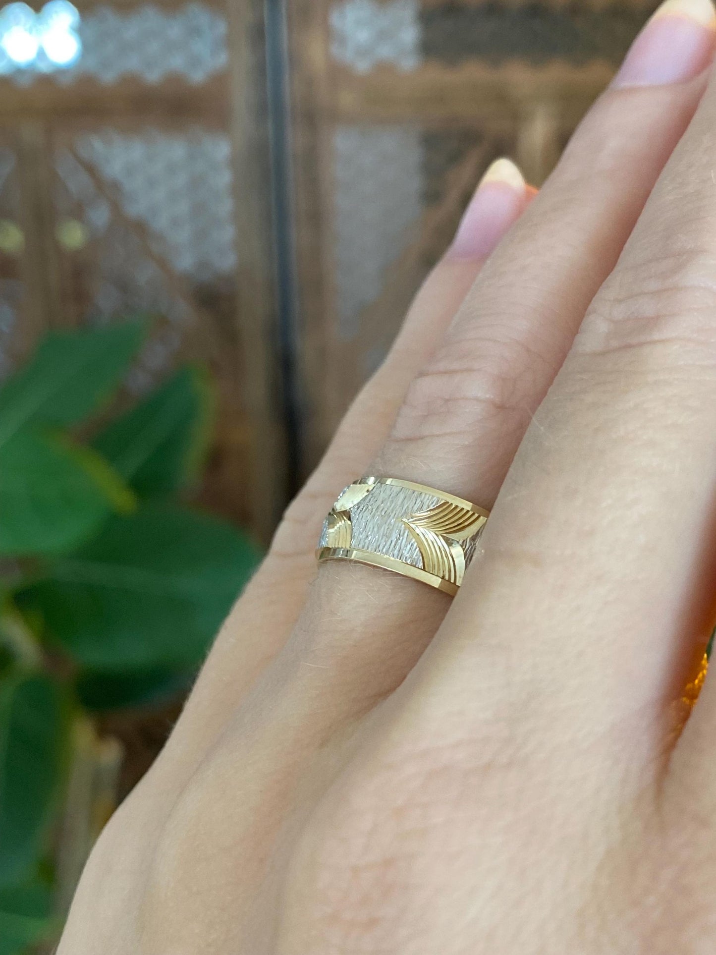 Vintage Solid 14k White & Yellow Gold Diamond Cut Ring - Size 6.25