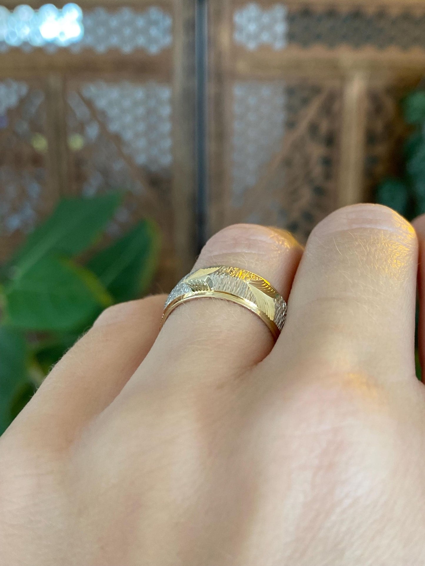 Vintage Solid 14k White & Yellow Gold Diamond Cut Ring - Size 6.25