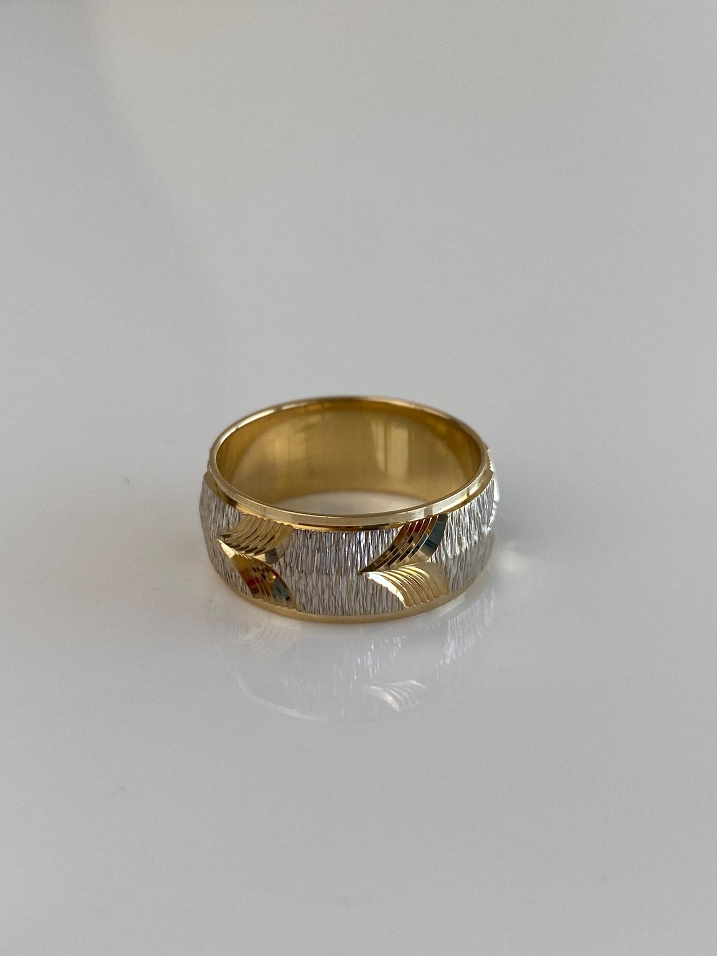 Vintage Solid 14k White & Yellow Gold Diamond Cut Ring - Size 6.25