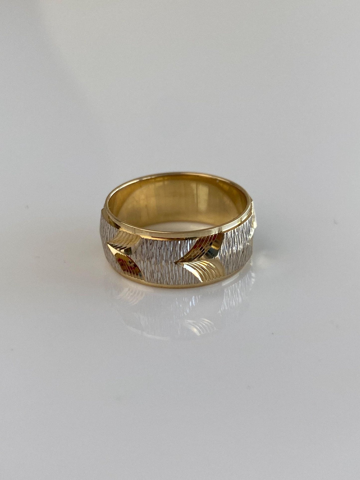 Vintage Solid 14k White & Yellow Gold Diamond Cut Ring - Size 6.25