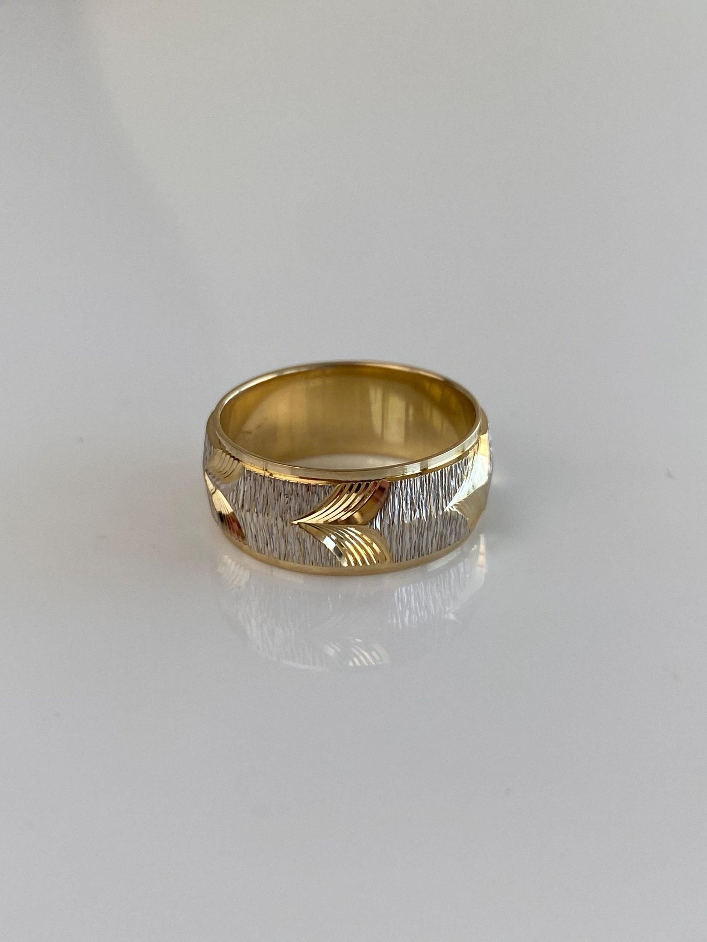 Vintage Solid 14k White & Yellow Gold Diamond Cut Ring - Size 6.25