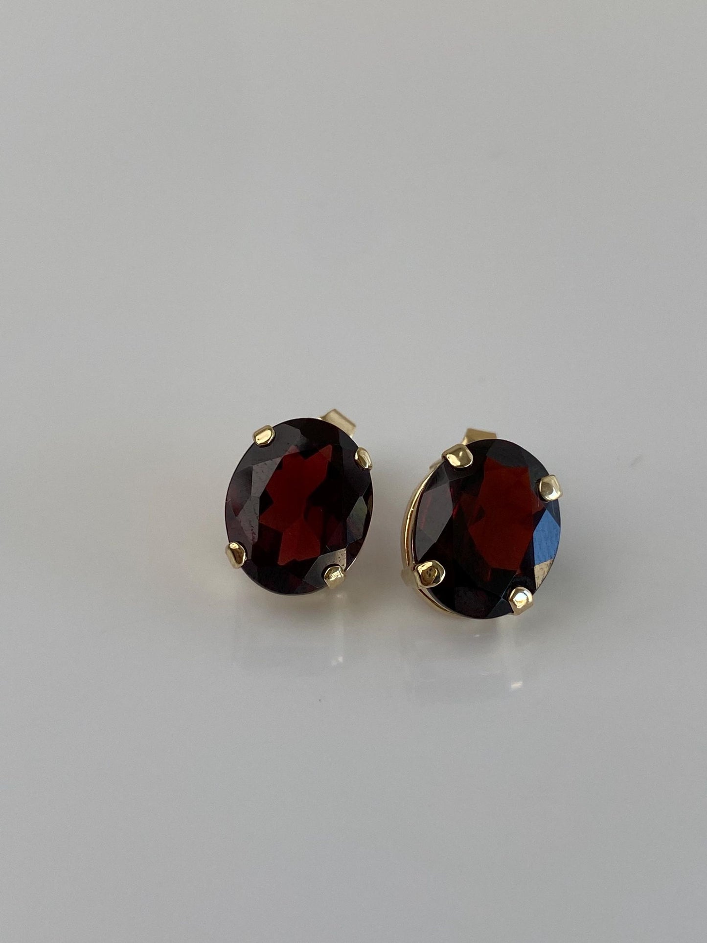 Vintage Solid 14k Yellow Gold Garnet Stud Earrings