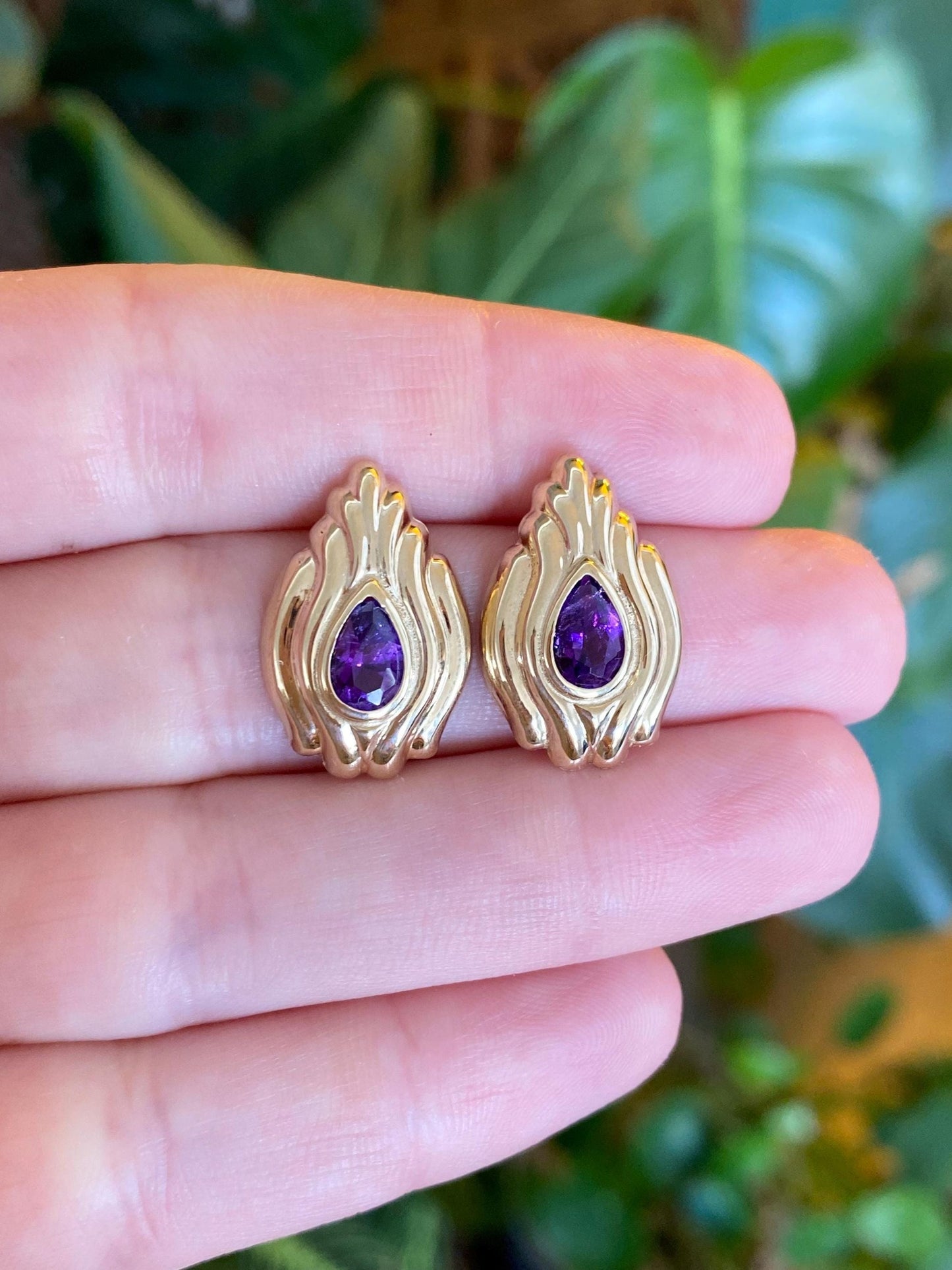 Vintage 14k Yellow Gold Amethyst Domed Design Stud Earrings