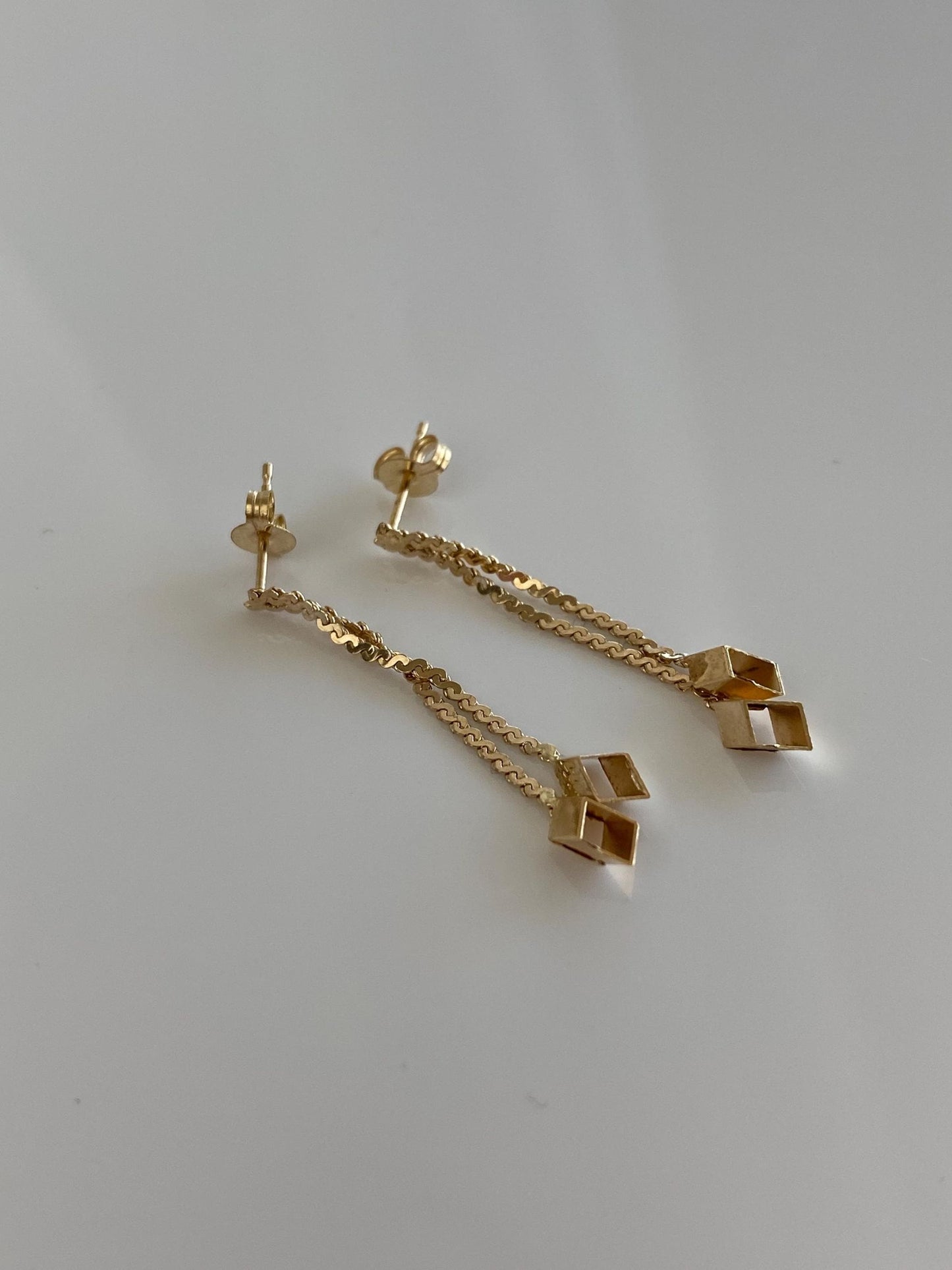 Vintage Solid 14k Yellow Gold Open Cube Serpentine Chain Dangle Stud Earrings
