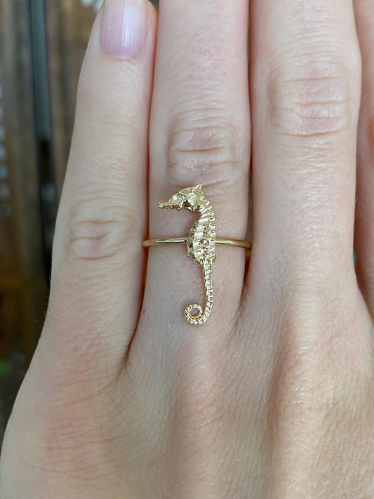 Vintage Solid 14k Yellow Gold Seahorse Ring - Size 5