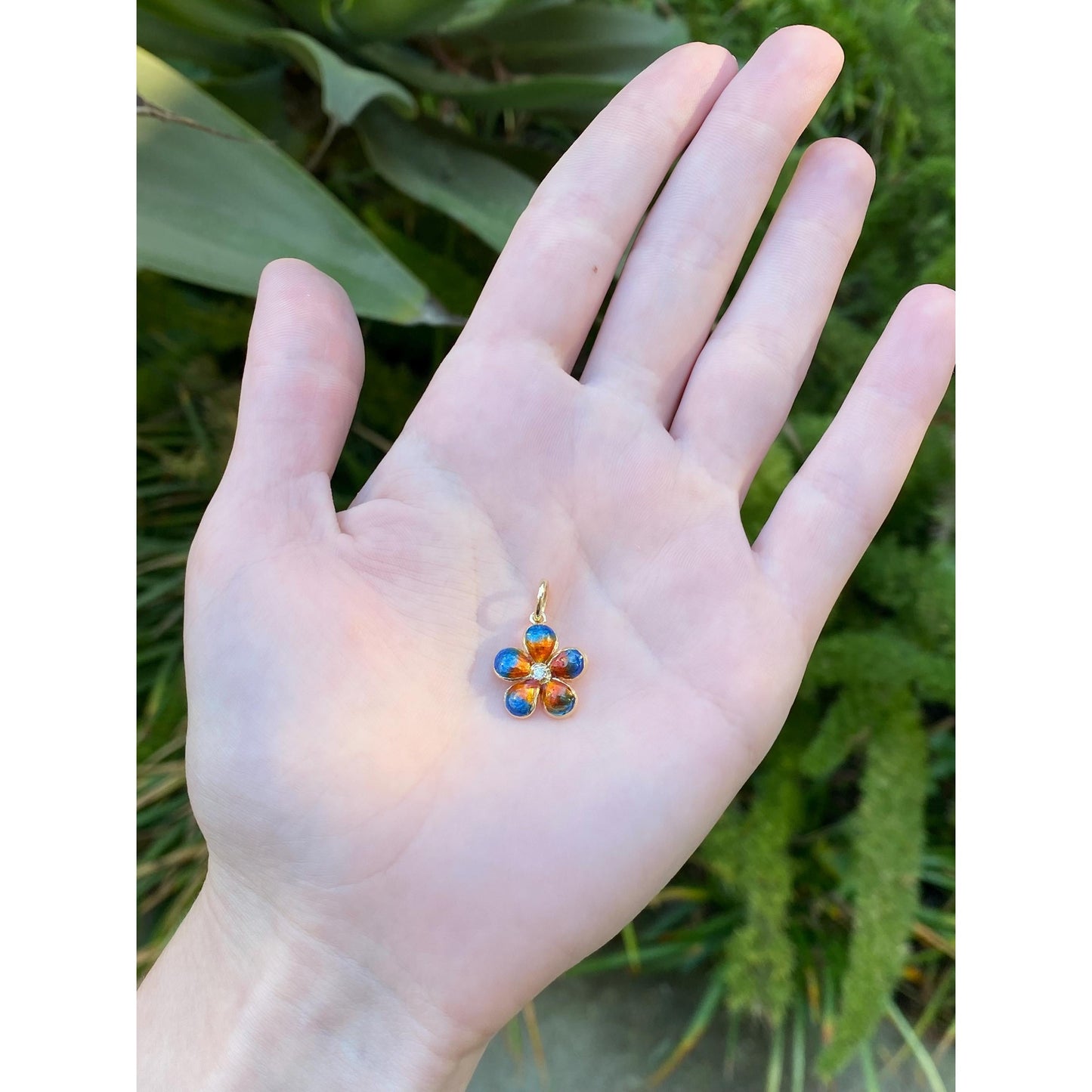 Vintage Solid 18k Yellow Gold Diamond Enamel Flower Charm