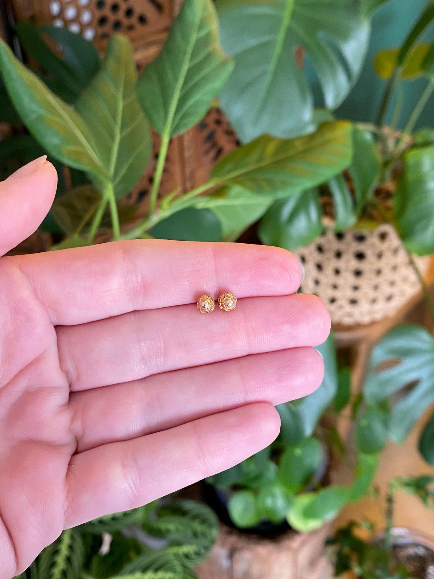 Vintage 18k Yellow Gold Designed Ball Stud Earrings