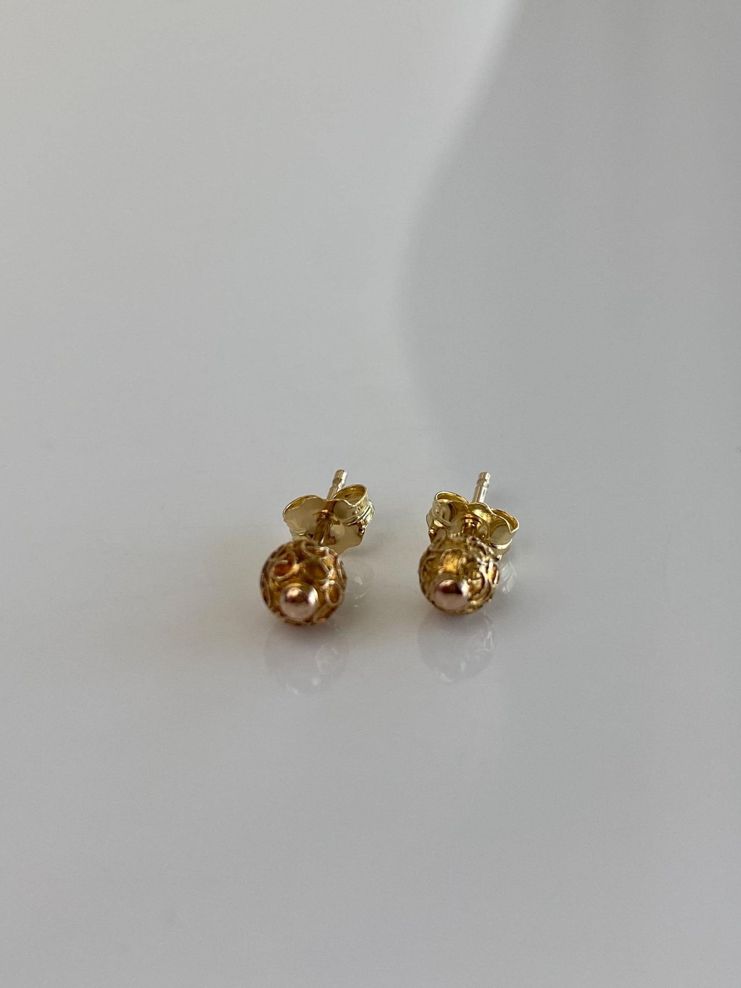 Vintage 18k Yellow Gold Designed Ball Stud Earrings