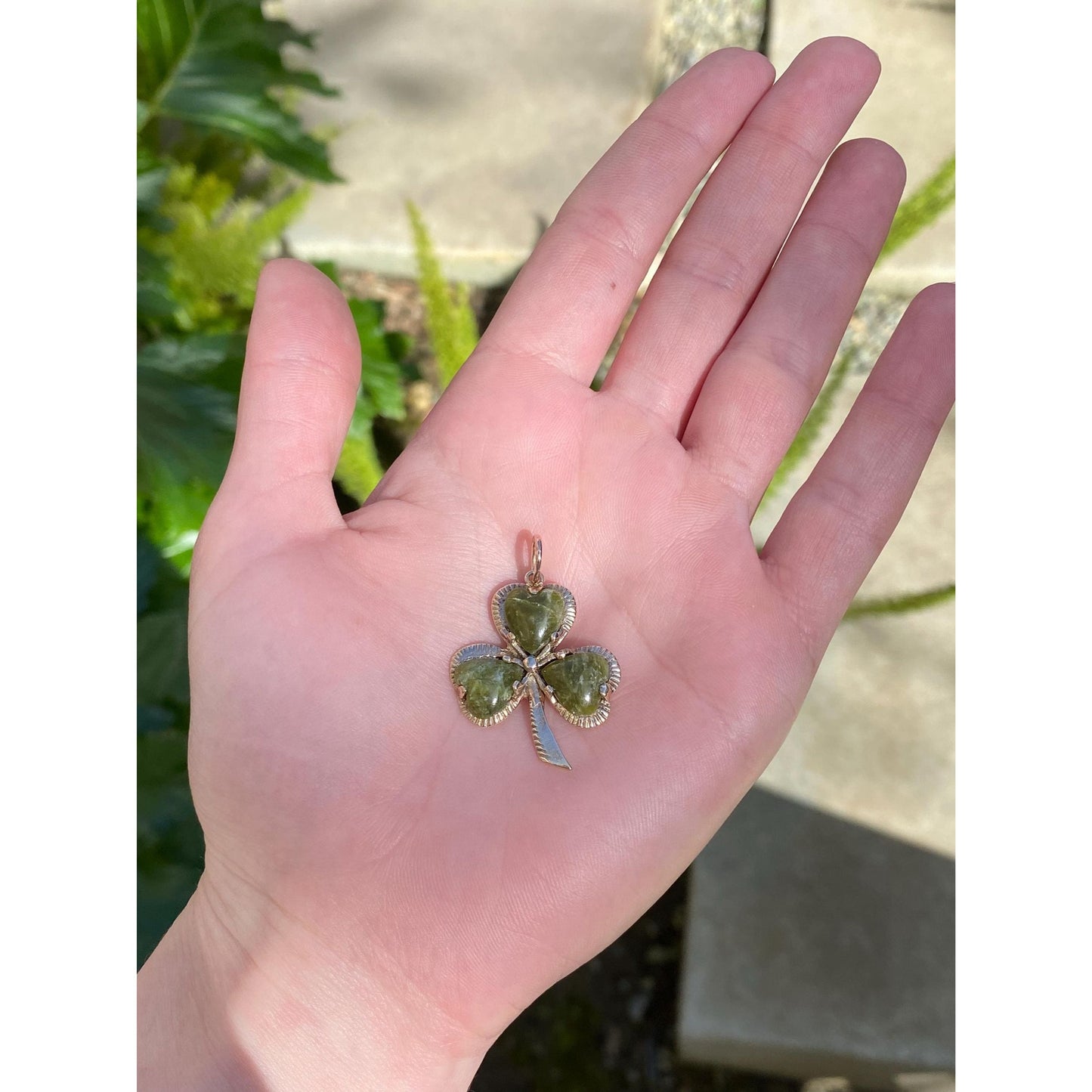 Vintage Solid 9k Yellow Gold Nephrite Clover Charm