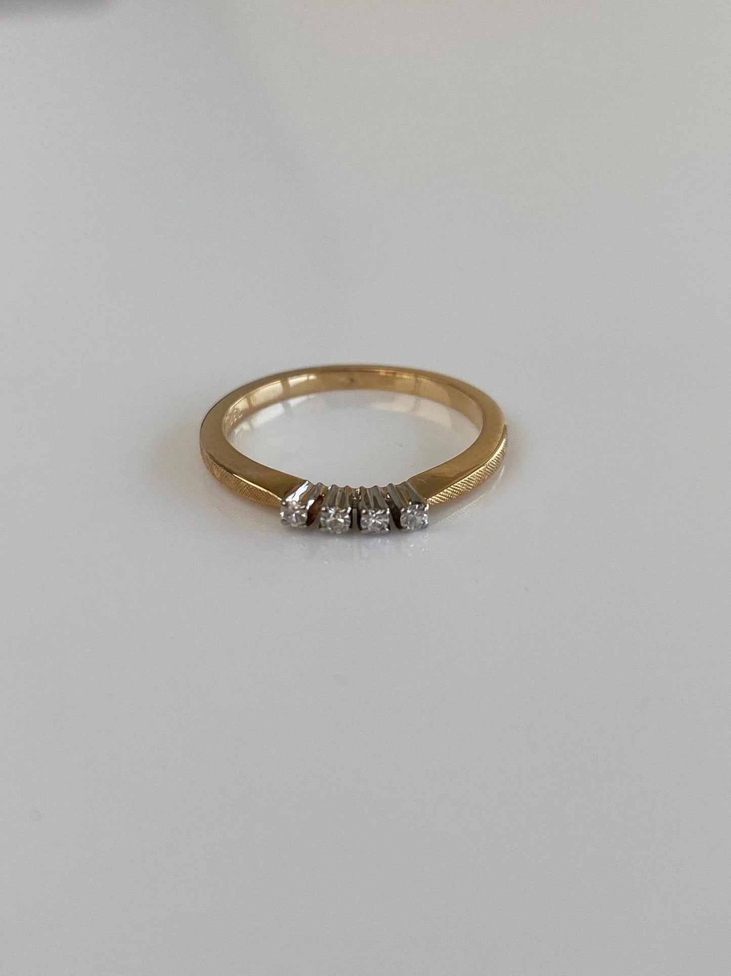 Vintage Solid 18k White & Yellow Gold Diamond Row Ring - Size 5.75