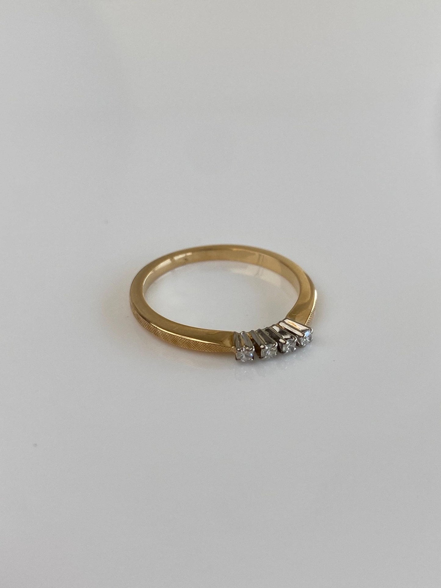 Vintage Solid 18k White & Yellow Gold Diamond Row Ring - Size 5.75