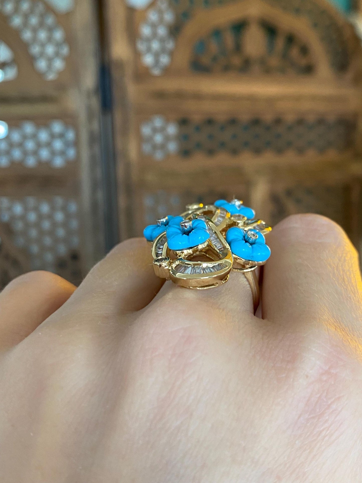 Vintage Solid 18k Yellow Gold Clear Cubic Zirconia & Blue Resin Flowers Ring - Size 6.5