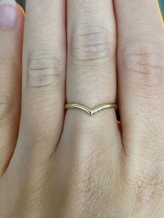 Vintage Solid 14k Yellow Gold Slim Chevron Ring - Size 6.25