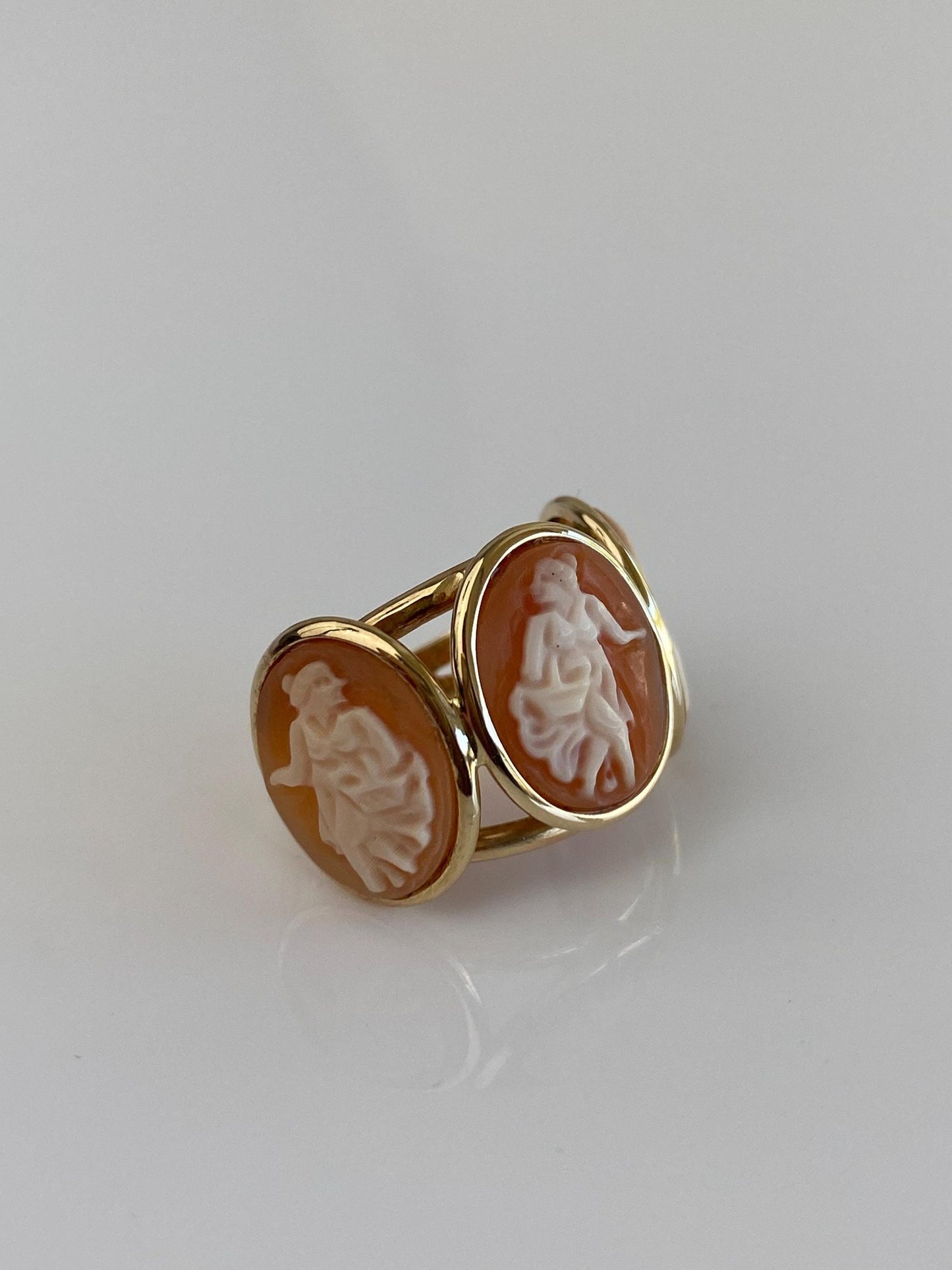 Vintage Solid 14k Yellow Gold Triple Cameo Ring - Size 4.5
