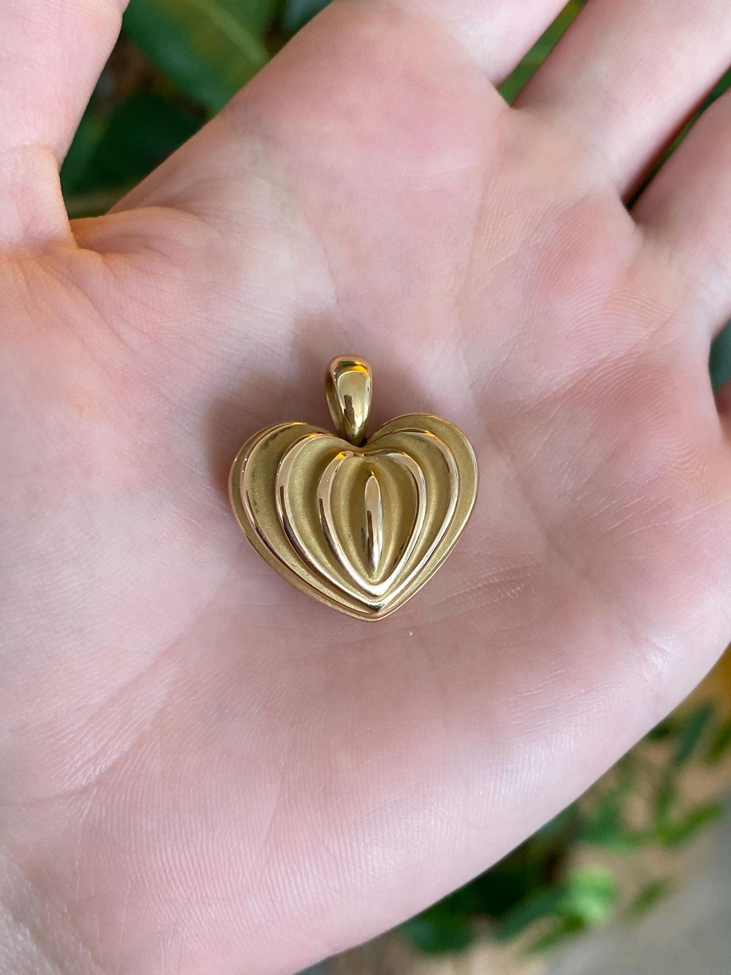 Vintage 18k Yellow Gold Textured Heart Charm