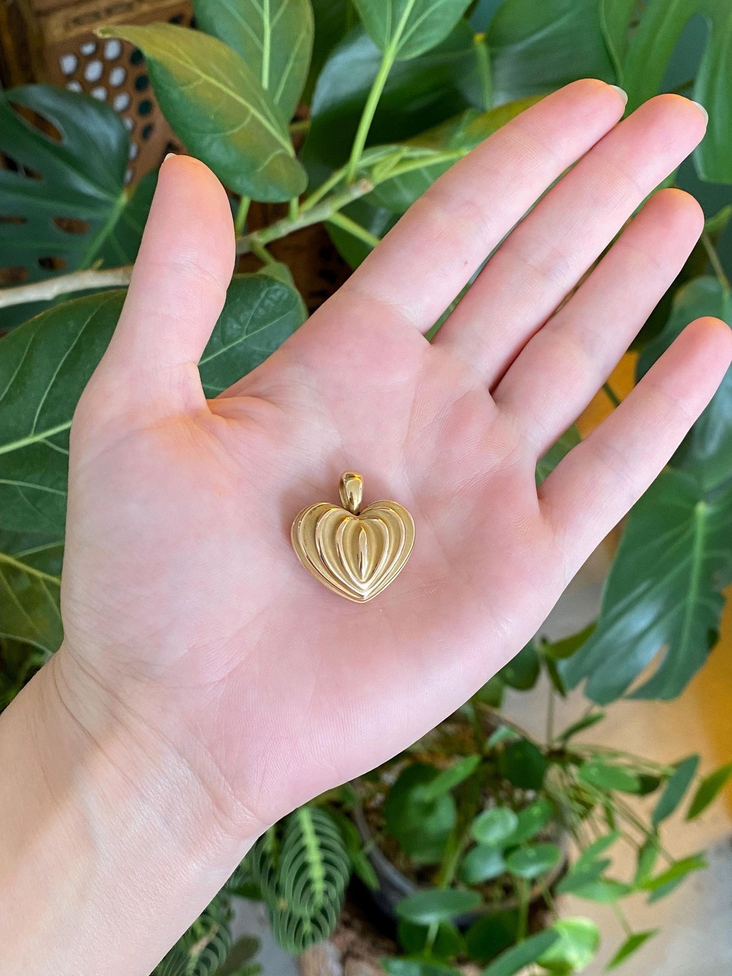 Vintage 18k Yellow Gold Textured Heart Charm
