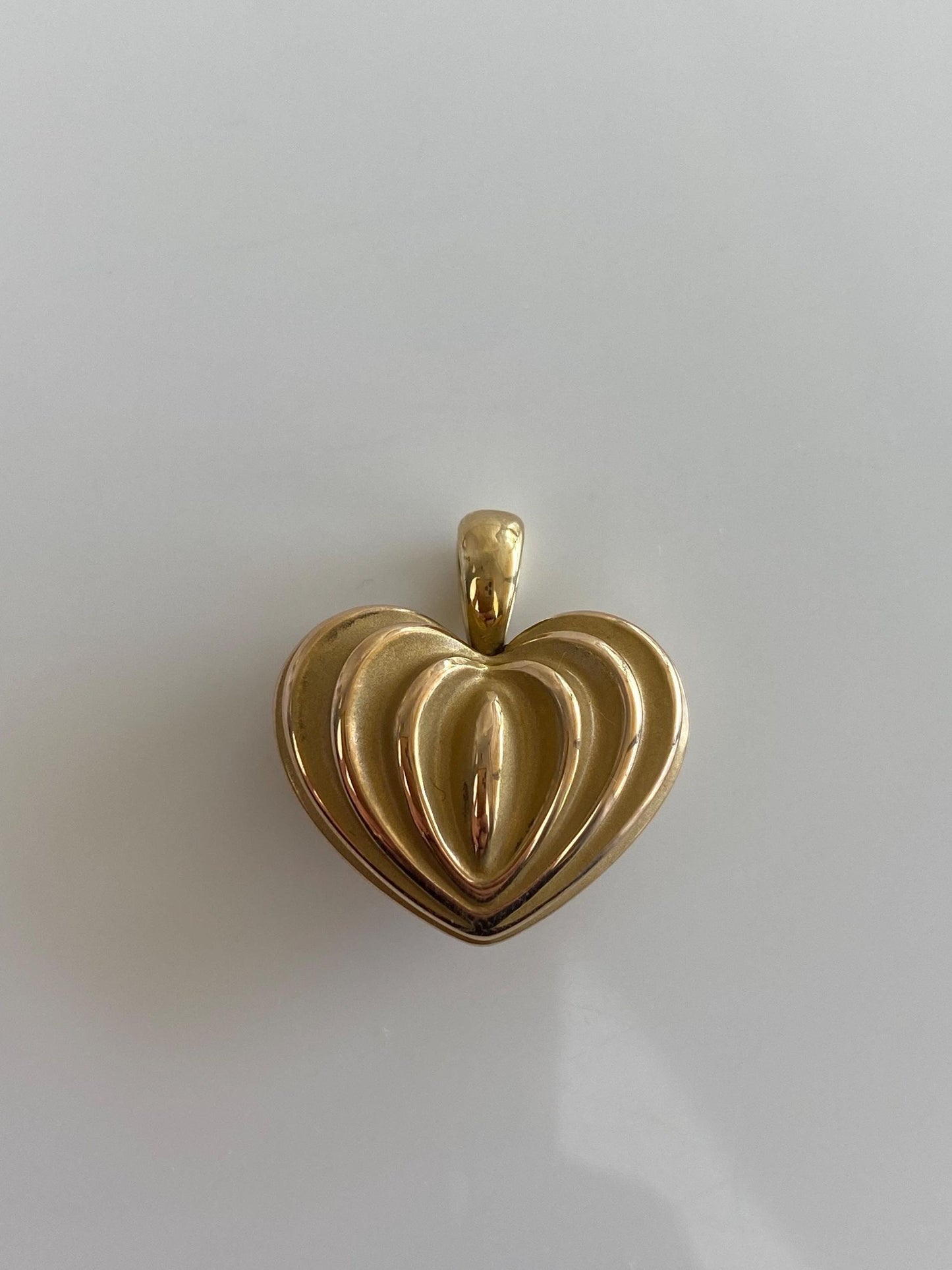 Vintage 18k Yellow Gold Textured Heart Charm