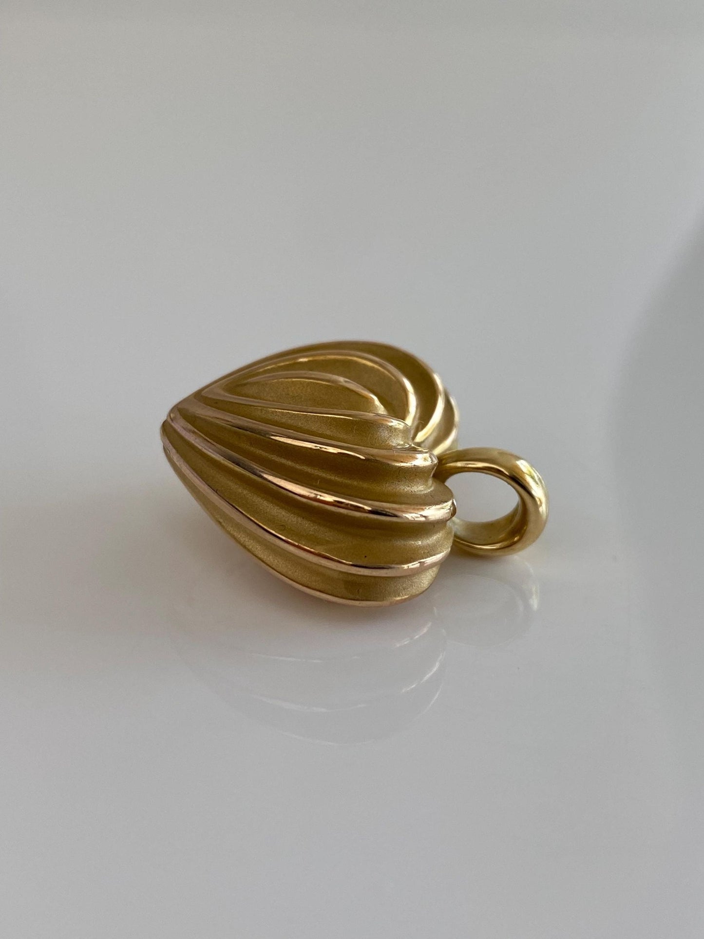 Vintage 18k Yellow Gold Textured Heart Charm