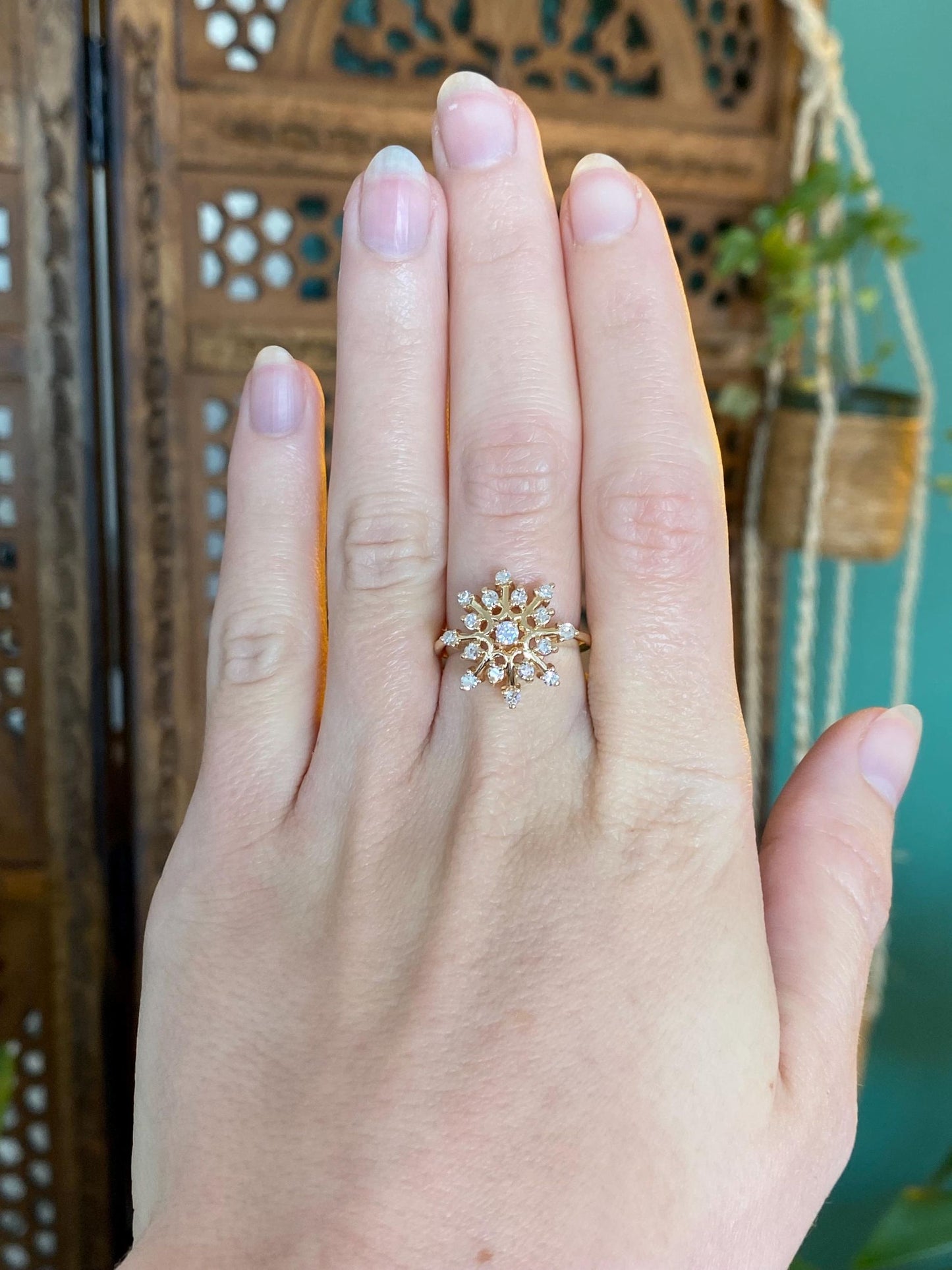 Vintage Solid 14k Yellow Gold Diamond Snowflake Ring - Size 6.25