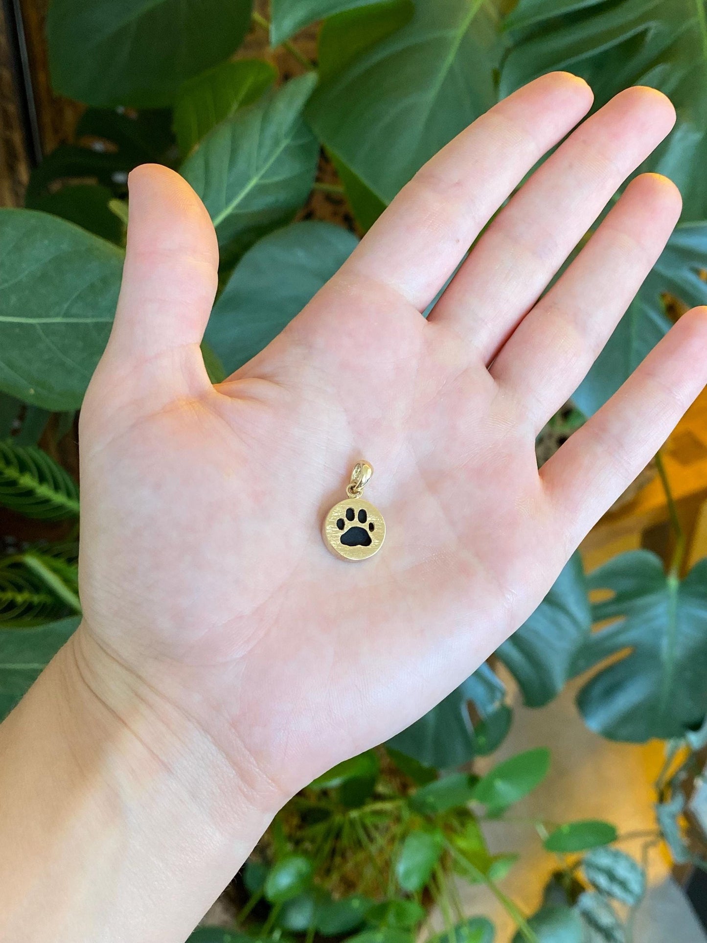 Vintage Solid 9k Yellow Gold Black Stone Paw Print Charm