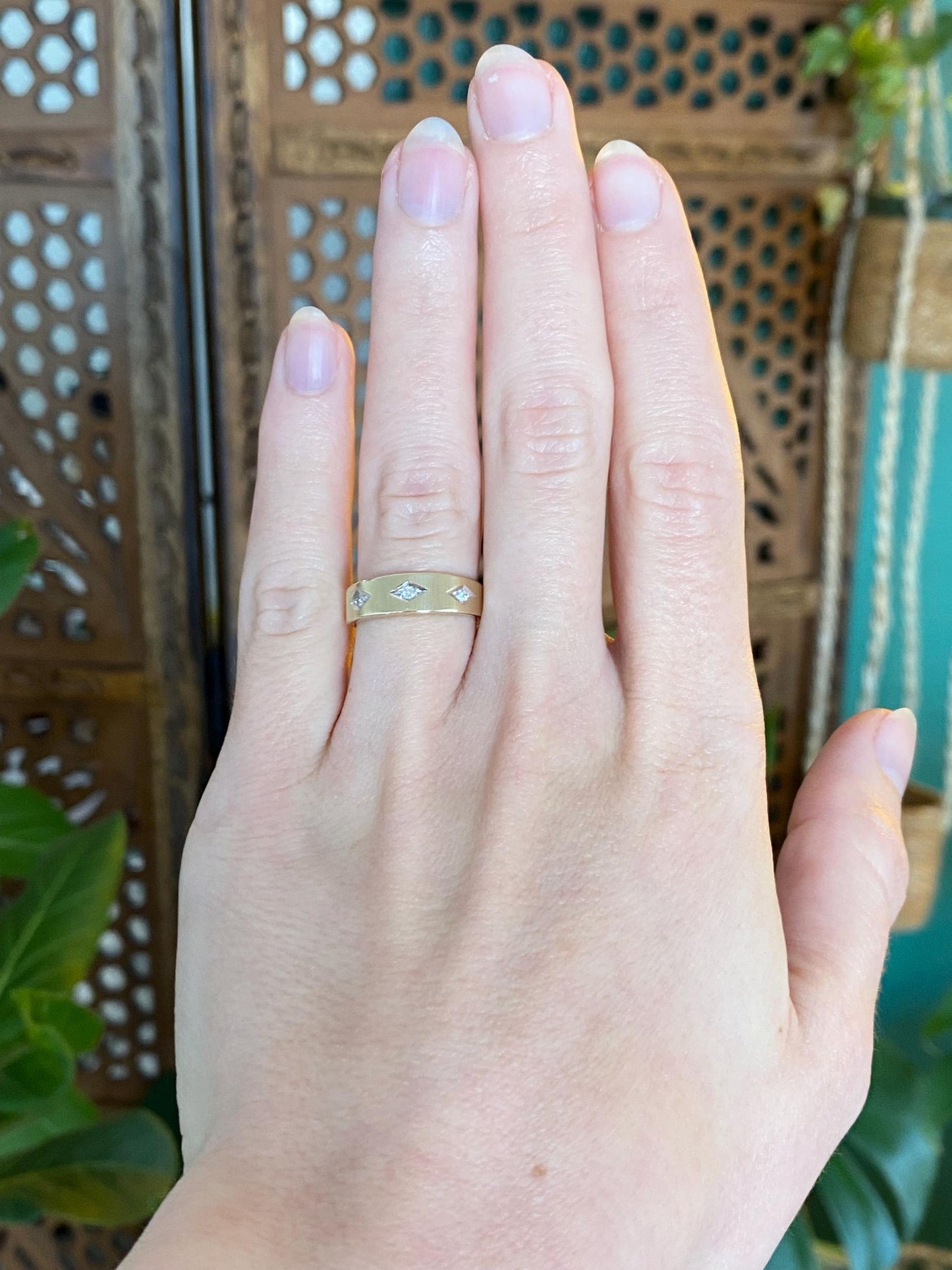 Vintage Solid 14k Yellow Gold Diamond Textured Ring Band - Size 5.25