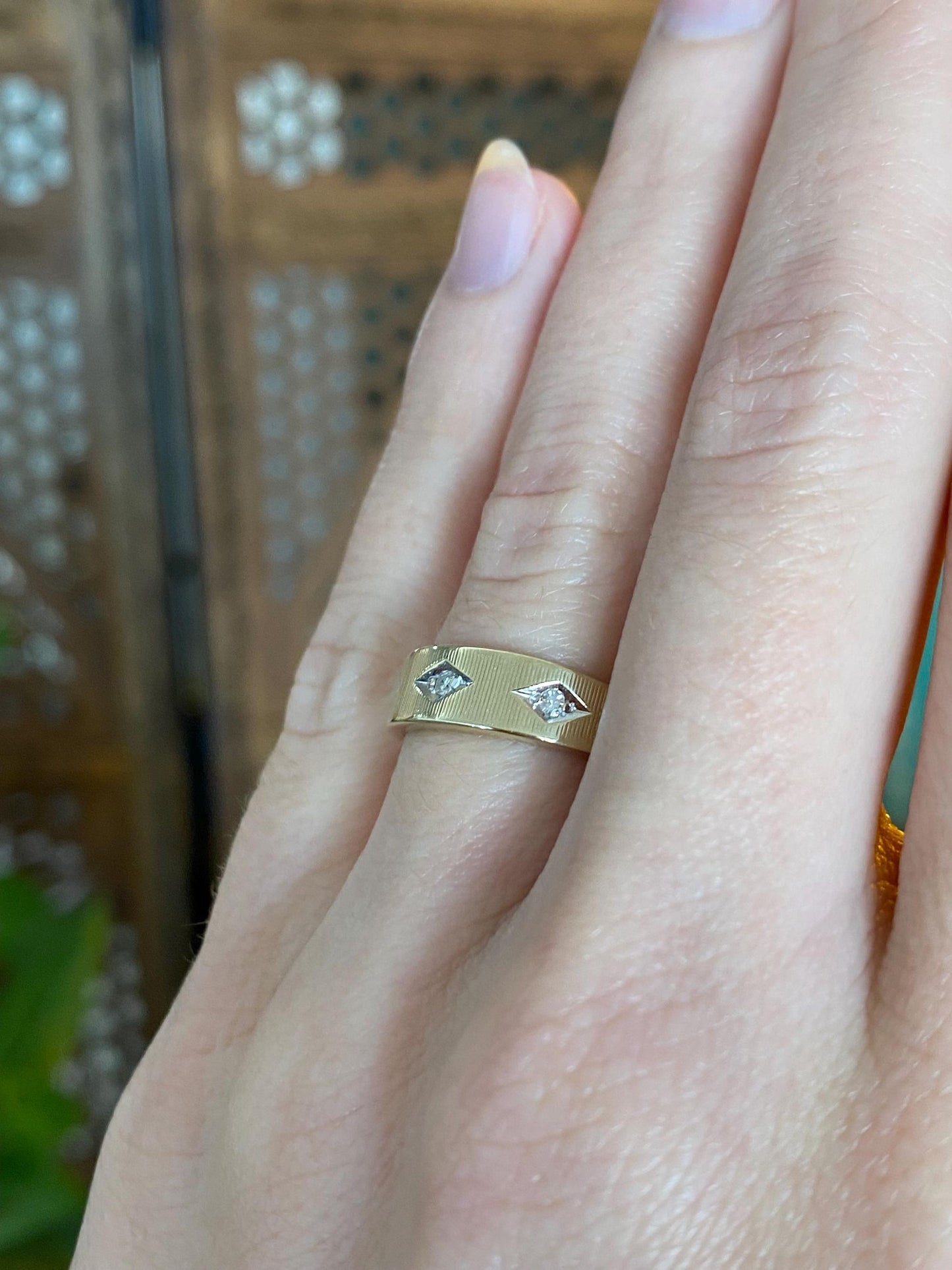 Vintage Solid 14k Yellow Gold Diamond Textured Ring Band - Size 5.25