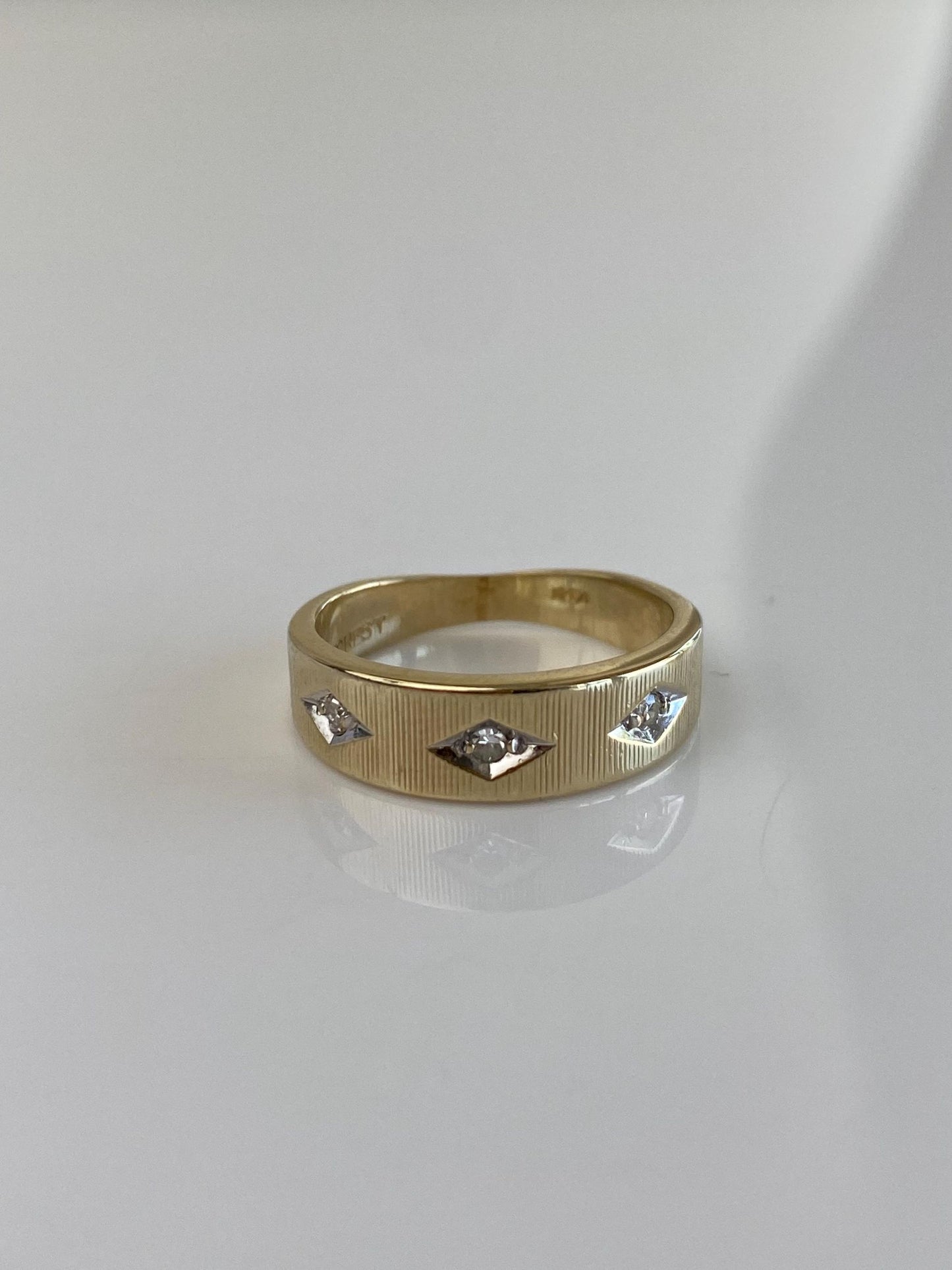 Vintage Solid 14k Yellow Gold Diamond Textured Ring Band - Size 5.25